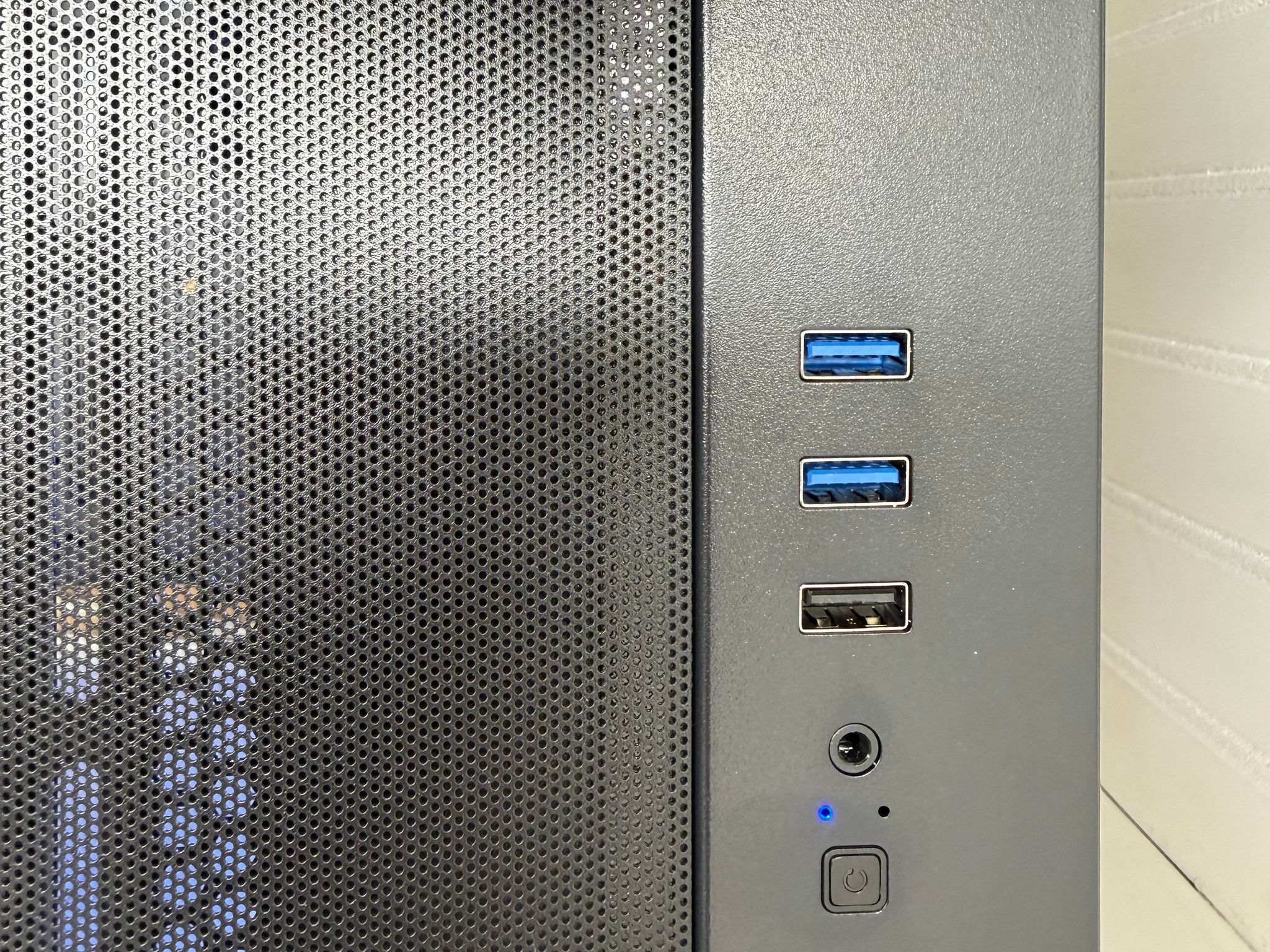 SMOKE RTX 5060ti 8g | 32GB RAM | 850W gold PSU | AMD 5500/ 1TB NVME