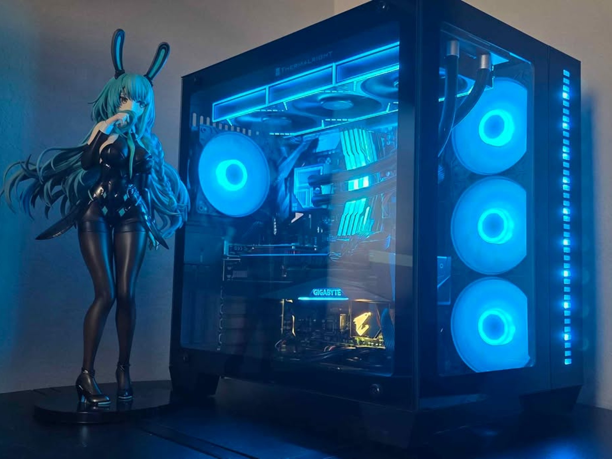 "Tron Battery" Custom Gaming PC Ryzen 5700x/RTX 3080 12GB