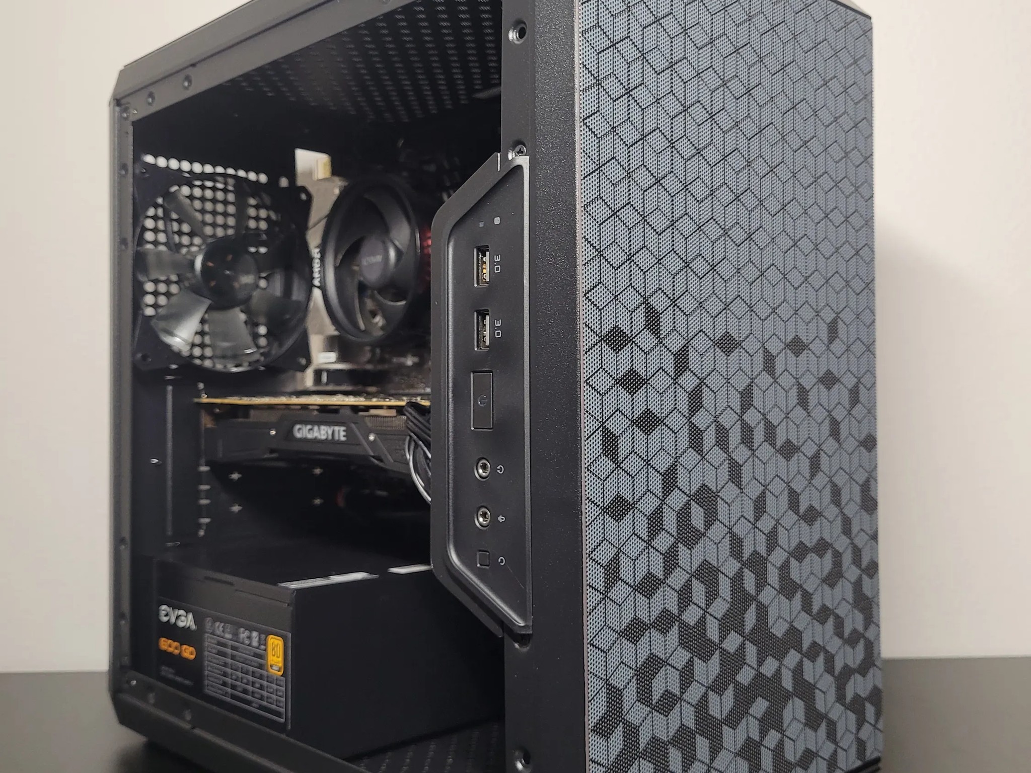 No Frills // 1080-ti // Ryzen 5 1600AF // 16GB // 512GB SSD