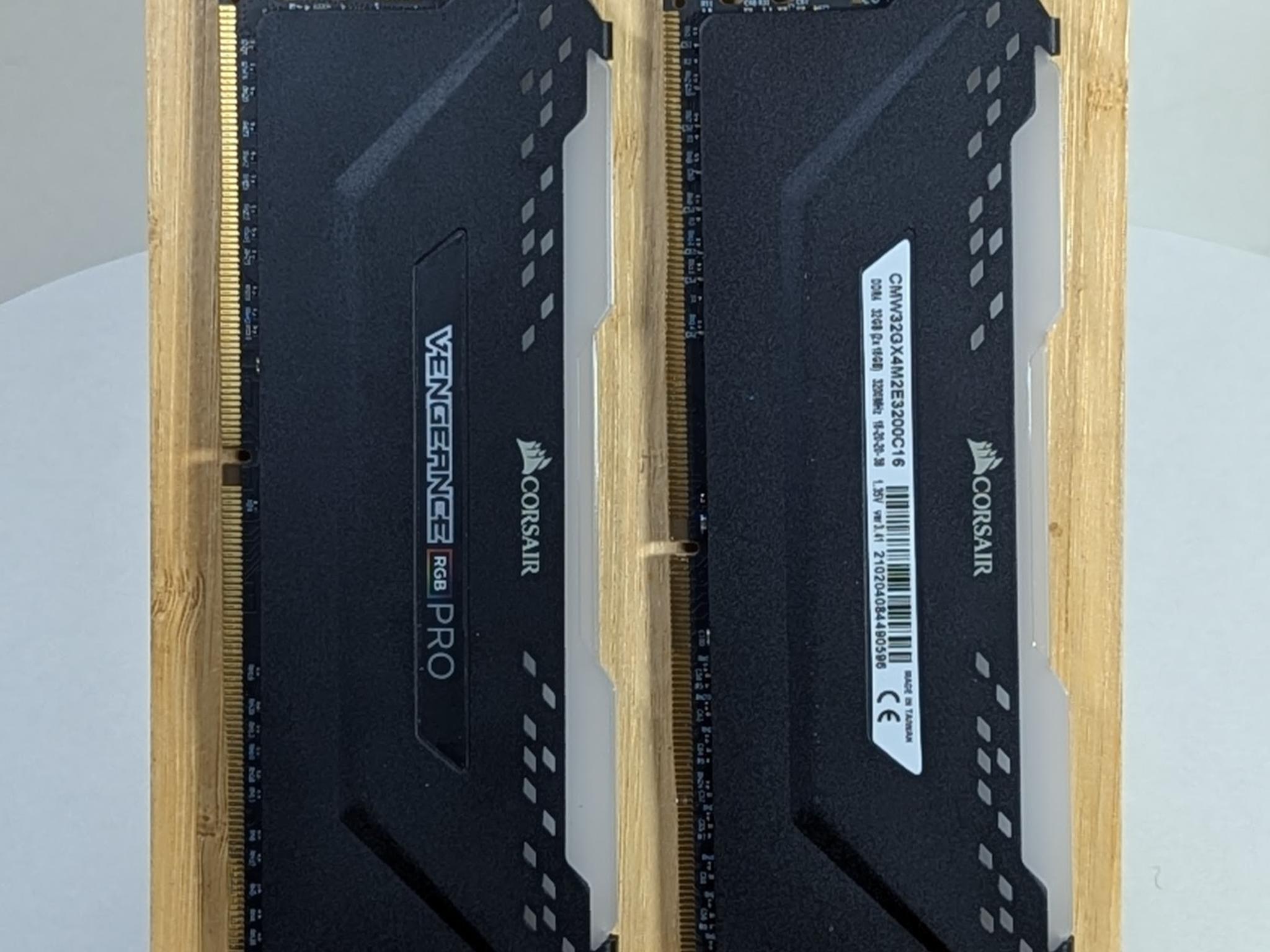 Corsair Vengeance RGB Pro 32 GB (2 x 16 GB) DDR4-3200 CL16