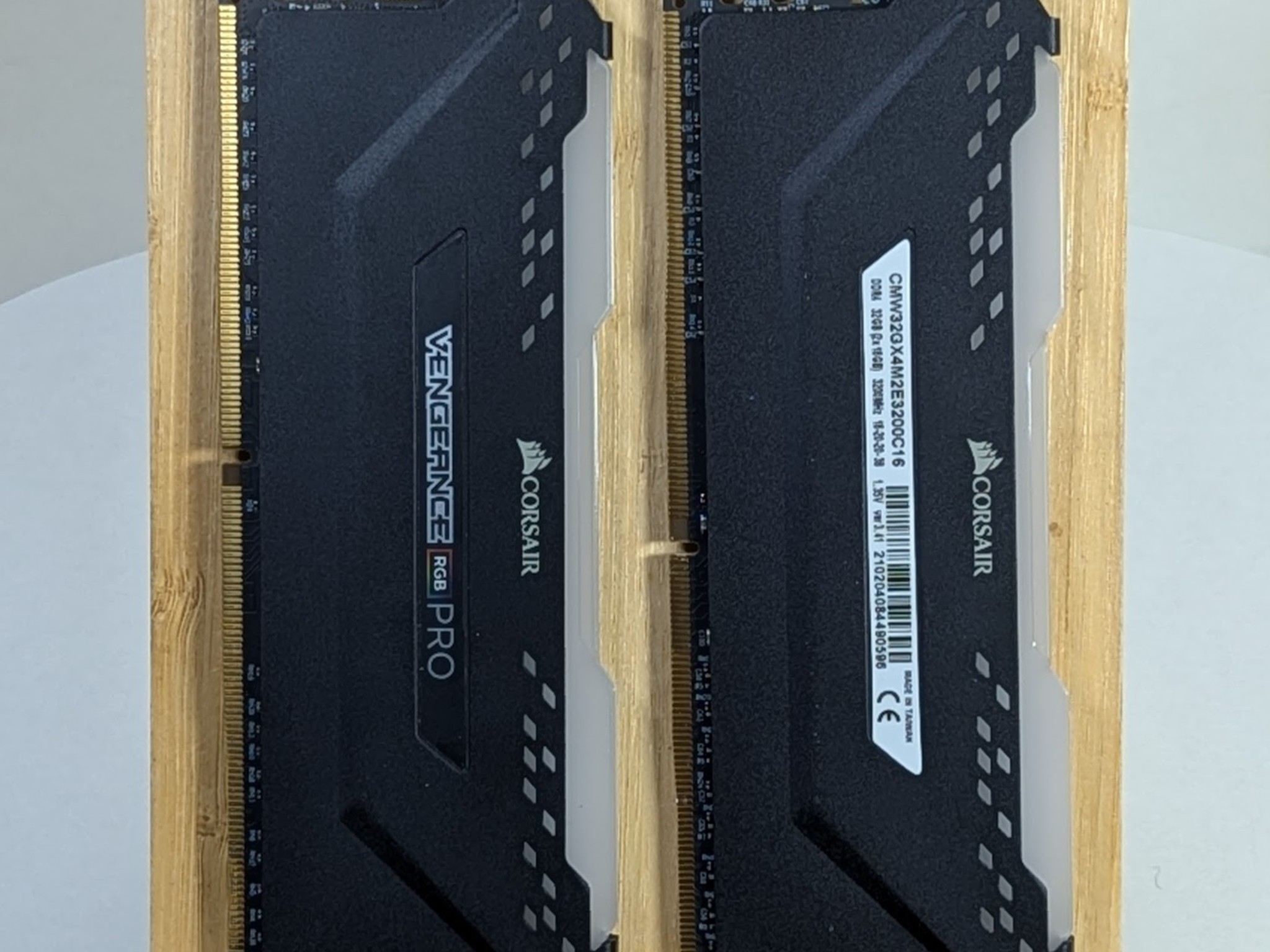 Corsair Vengeance RGB Pro 32 GB (2 x 16 GB) DDR4-3200 CL16