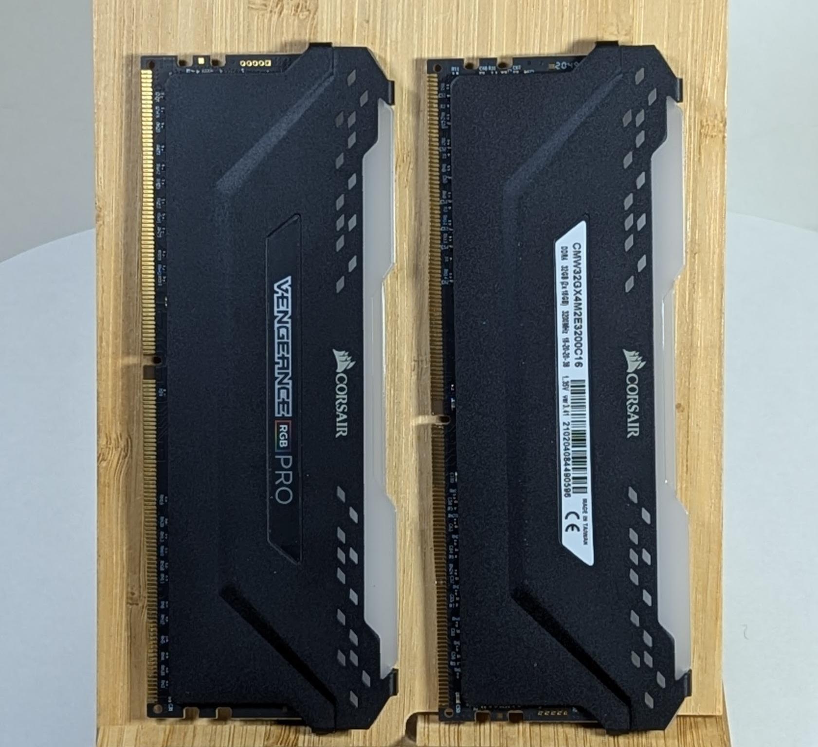 Corsair Vengeance RGB Pro 32 GB (2 x 16 GB) DDR4-3200 CL16