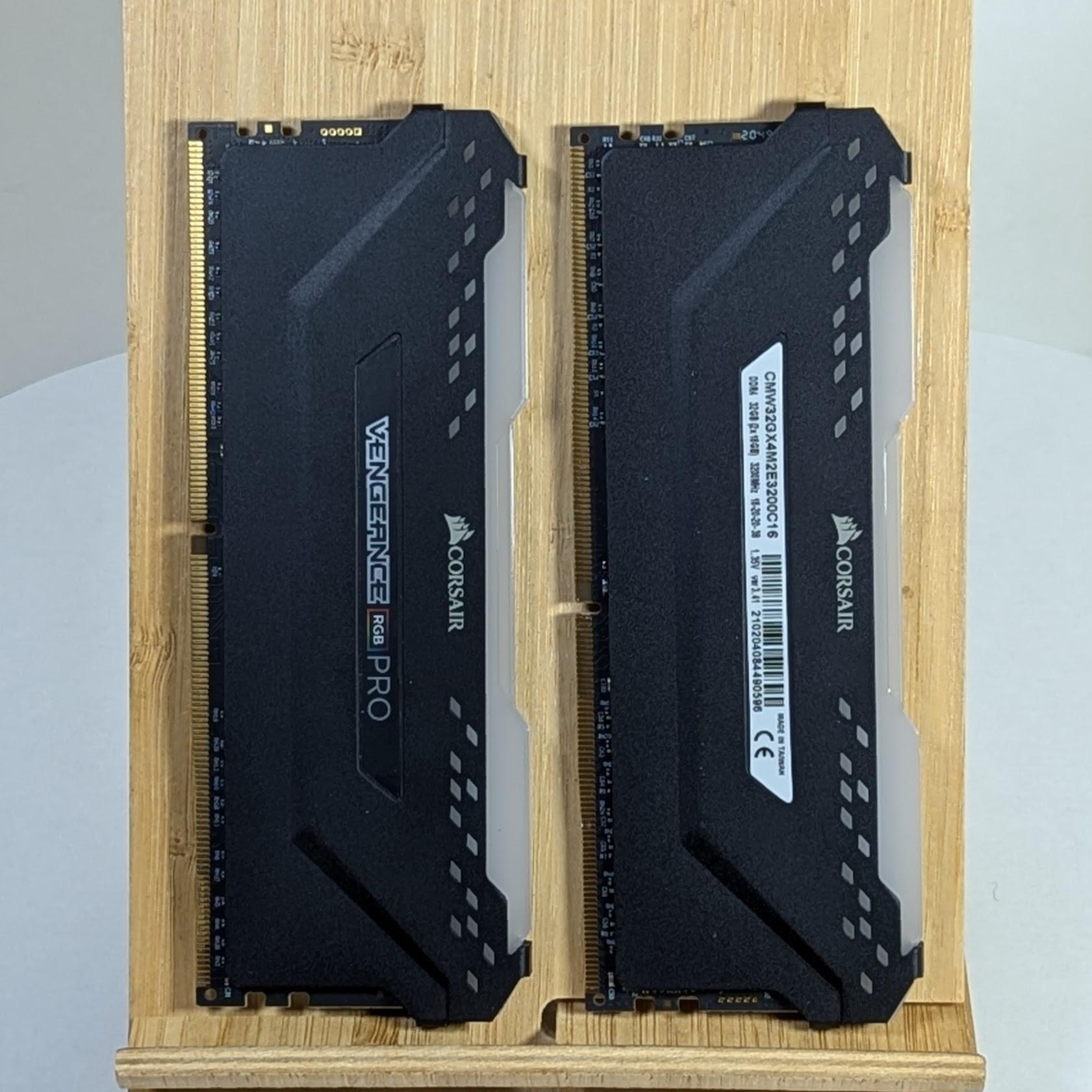 Corsair Vengeance RGB Pro 32 GB (2 x 16 GB) DDR4-3200 CL16