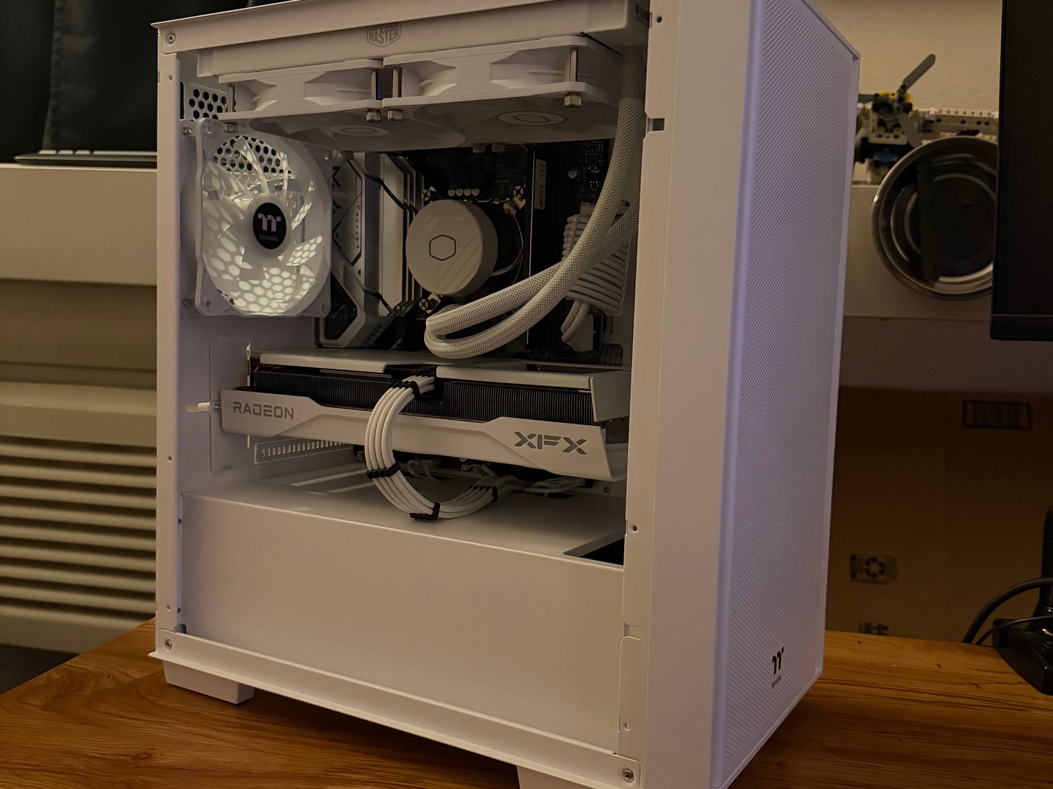 ❄️🧊 White Out 🧊❄️ Intel Gaming PC! i5-13600K | 9060XT 16GB | 1TB SSD | 16GB DDR4 | Free Shipping!