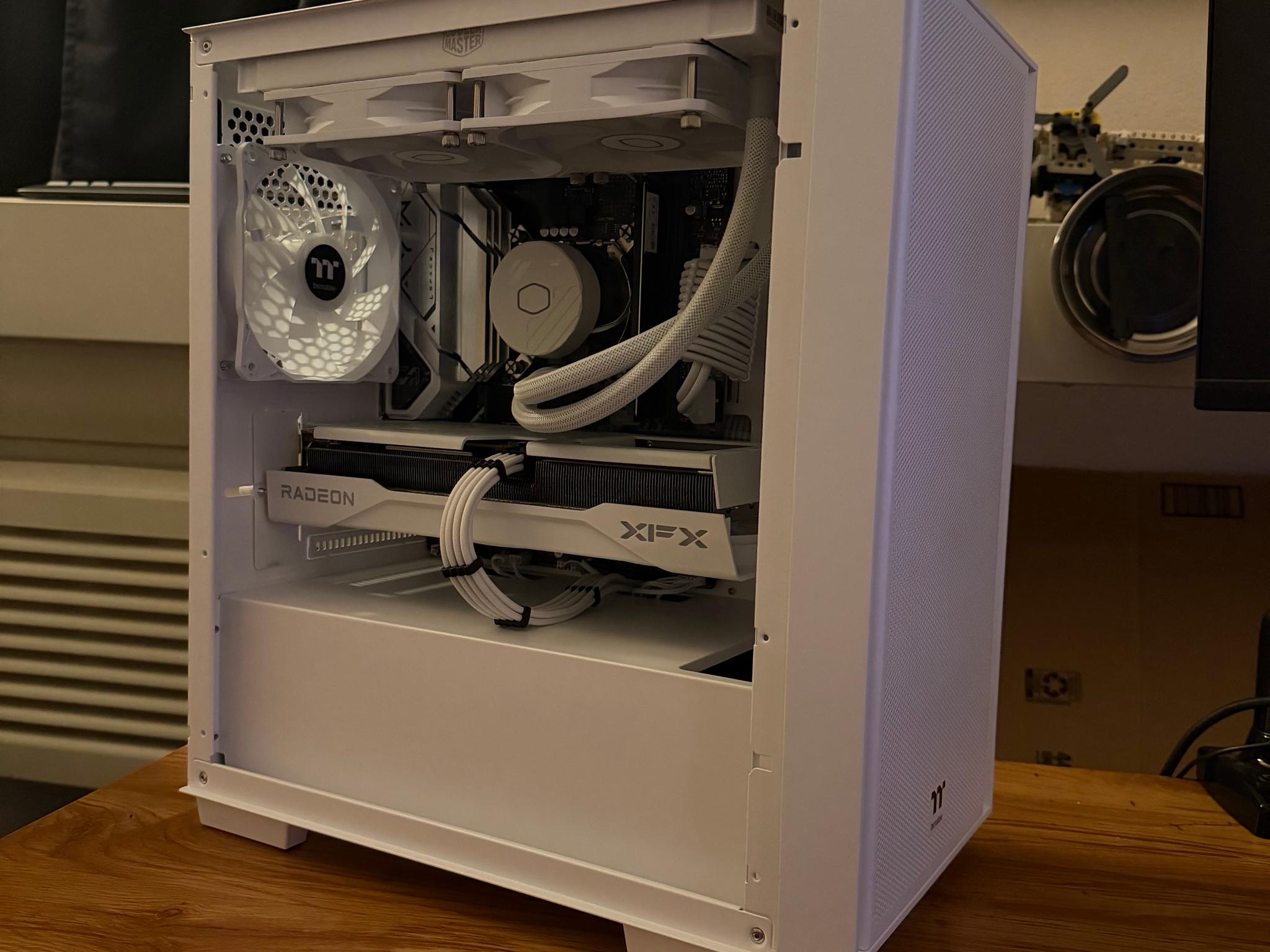 ❄️🧊 White Out 🧊❄️ Intel Gaming PC! i5-13600K | 9060XT 16GB | 1TB SSD | 16GB DDR4 | Free Shipping!