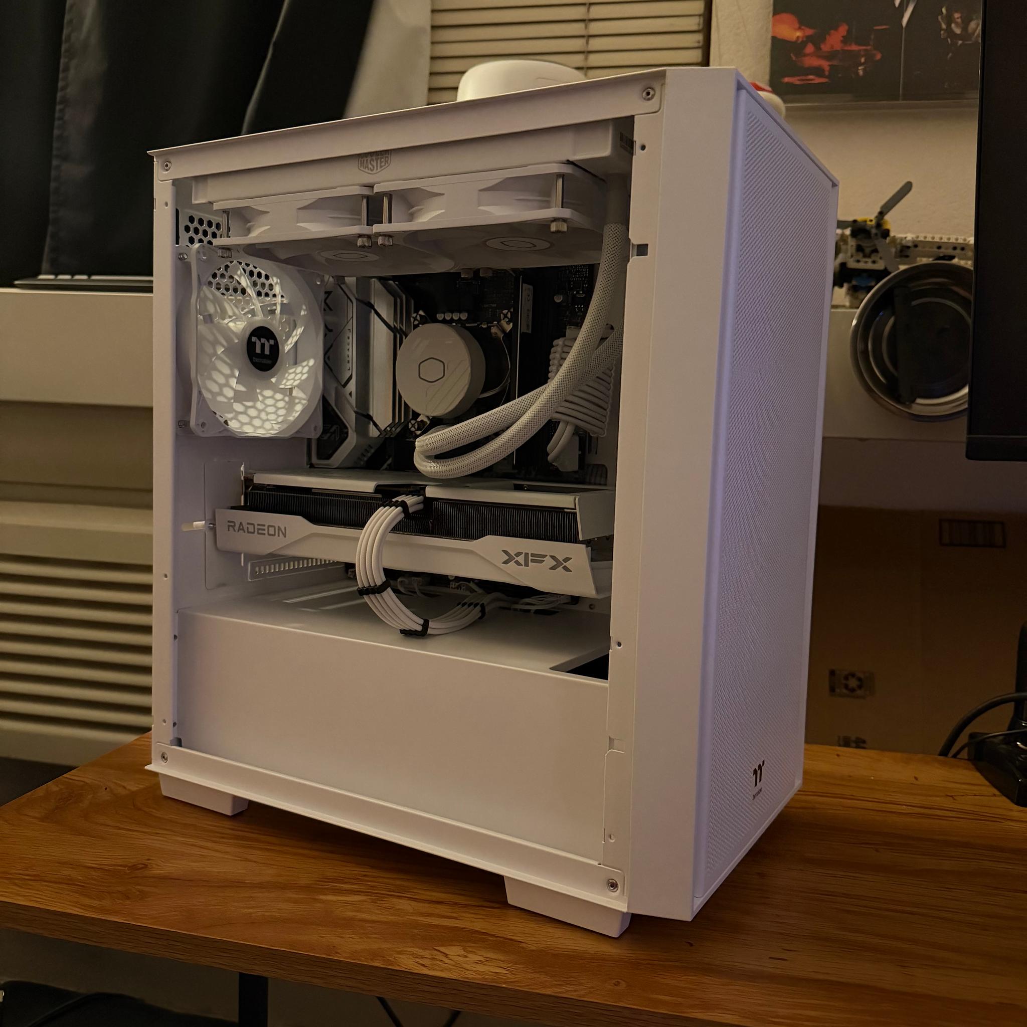 ❄️🧊 White Out 🧊❄️ Intel Gaming PC! i5-13600K | 9060XT 16GB | 1TB SSD | 16GB DDR4 | Free Shipping!