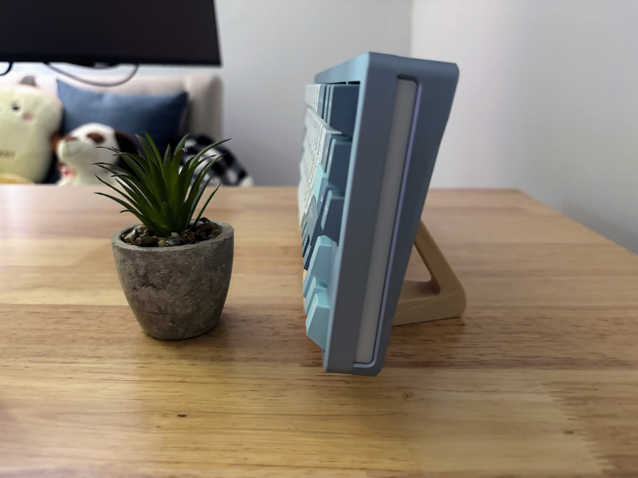 Minimalist Mechanical Keyboard Stand, 3D Printed Wood PLA, Cork-Lined