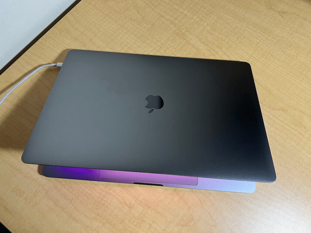 Apple MacBook Pro 15'' (256GB, Intel Core i7, 2.6 GHz, 16 GB) Laptop - Space....