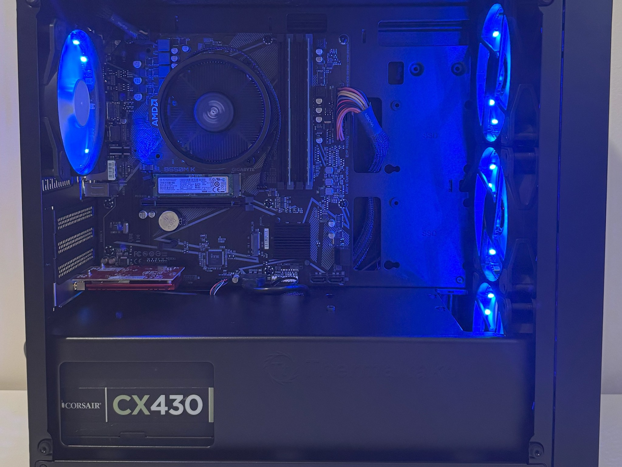 AMD Ryzen 5 5600GT Gaming PC Radeon Vega 7 Graphics GIGABYTE B550M K B550 Thermaltake Versa H18 Case