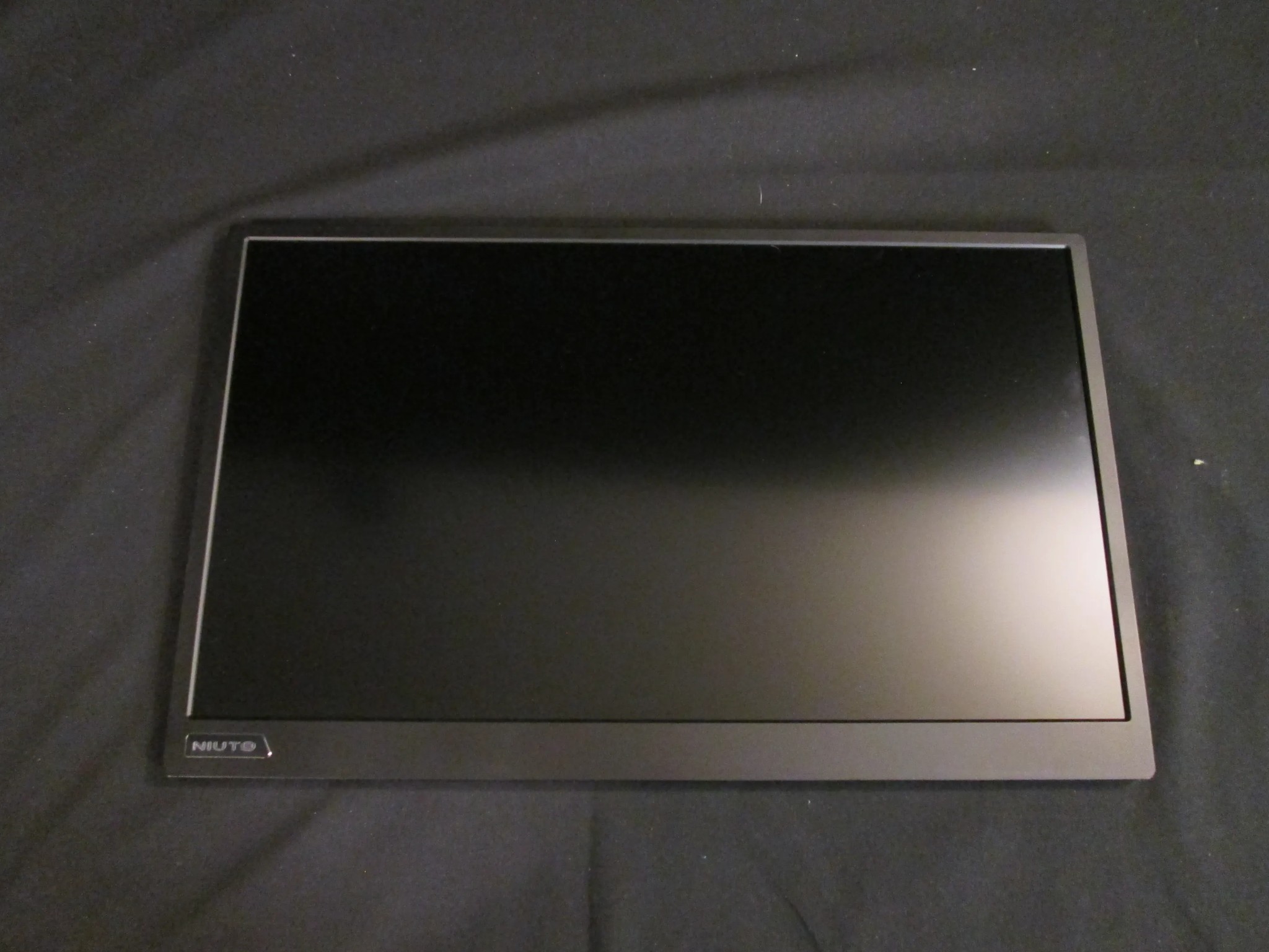 Portable Gaming Monitor 144hz 17.3 inch With Box And Accessories