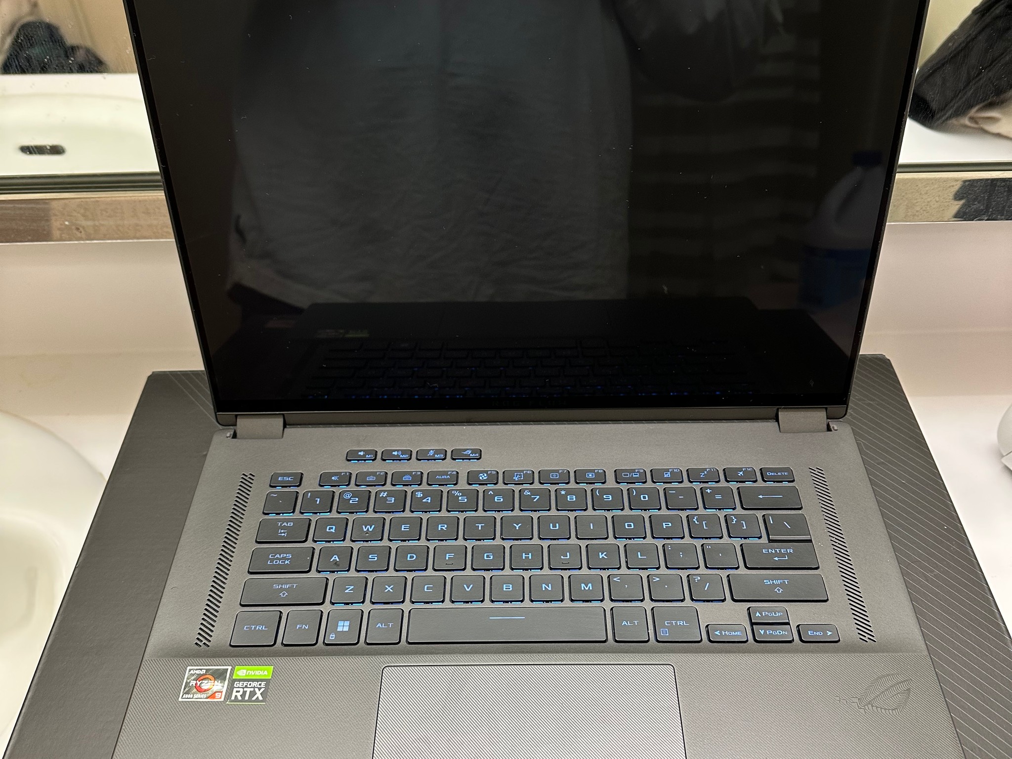 Asus ROG Flow X16 (2022) + Accessories 