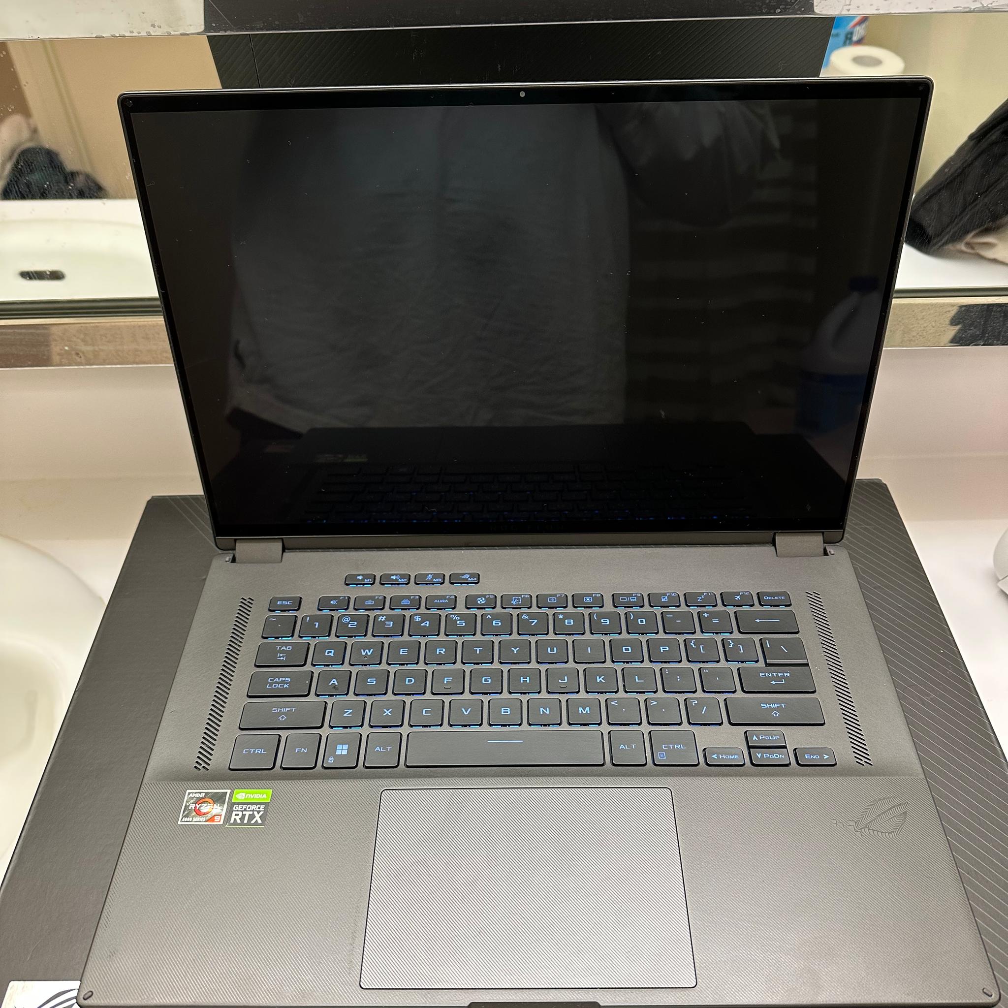 Asus ROG Flow X16 (2022) + Accessories 