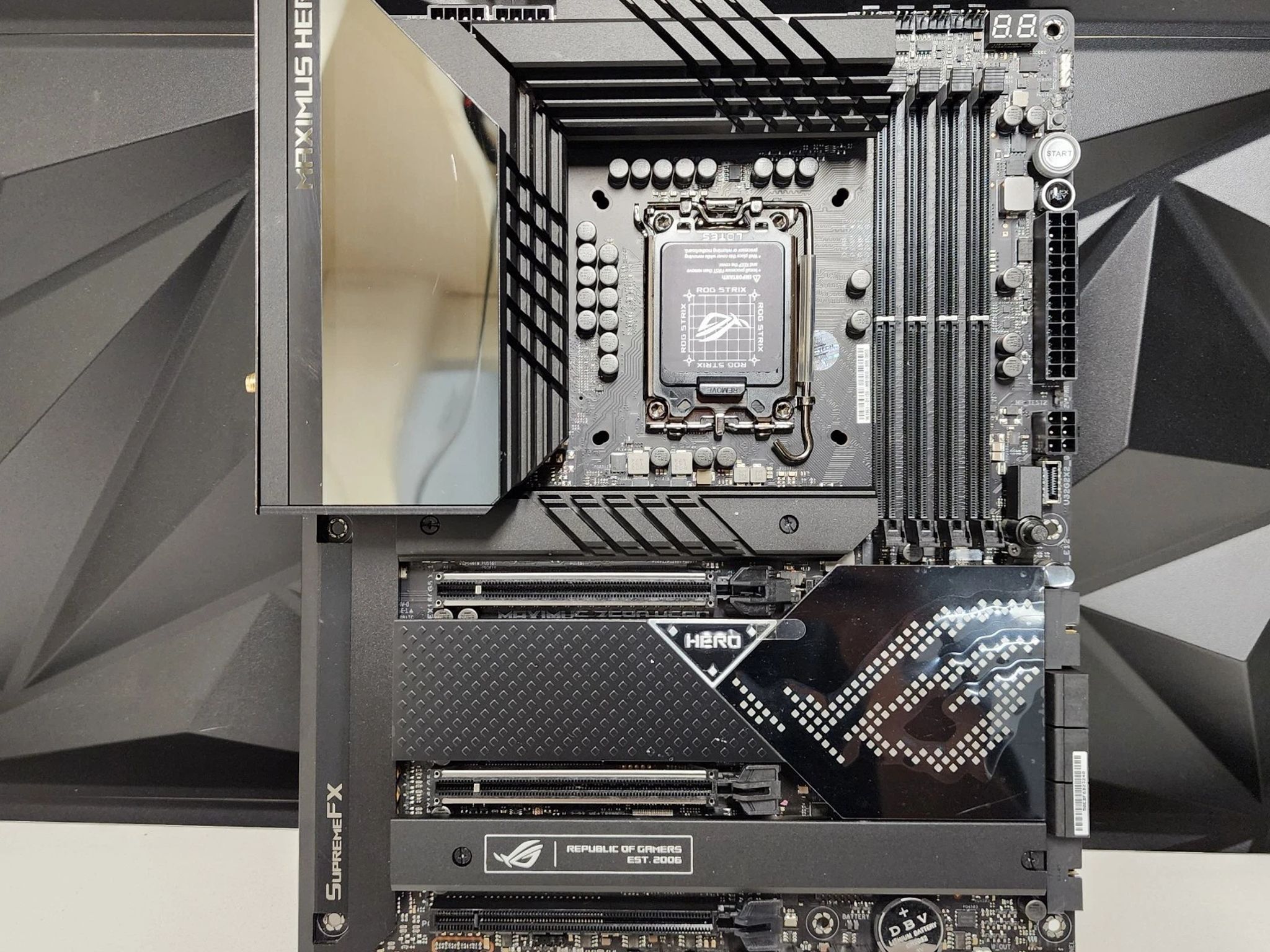 UPDATED BIOS ASUS ROG MAXIMUS Z690 HERO WIFI 6E DDR5 LGA1700 ATX MOTHERBOARD