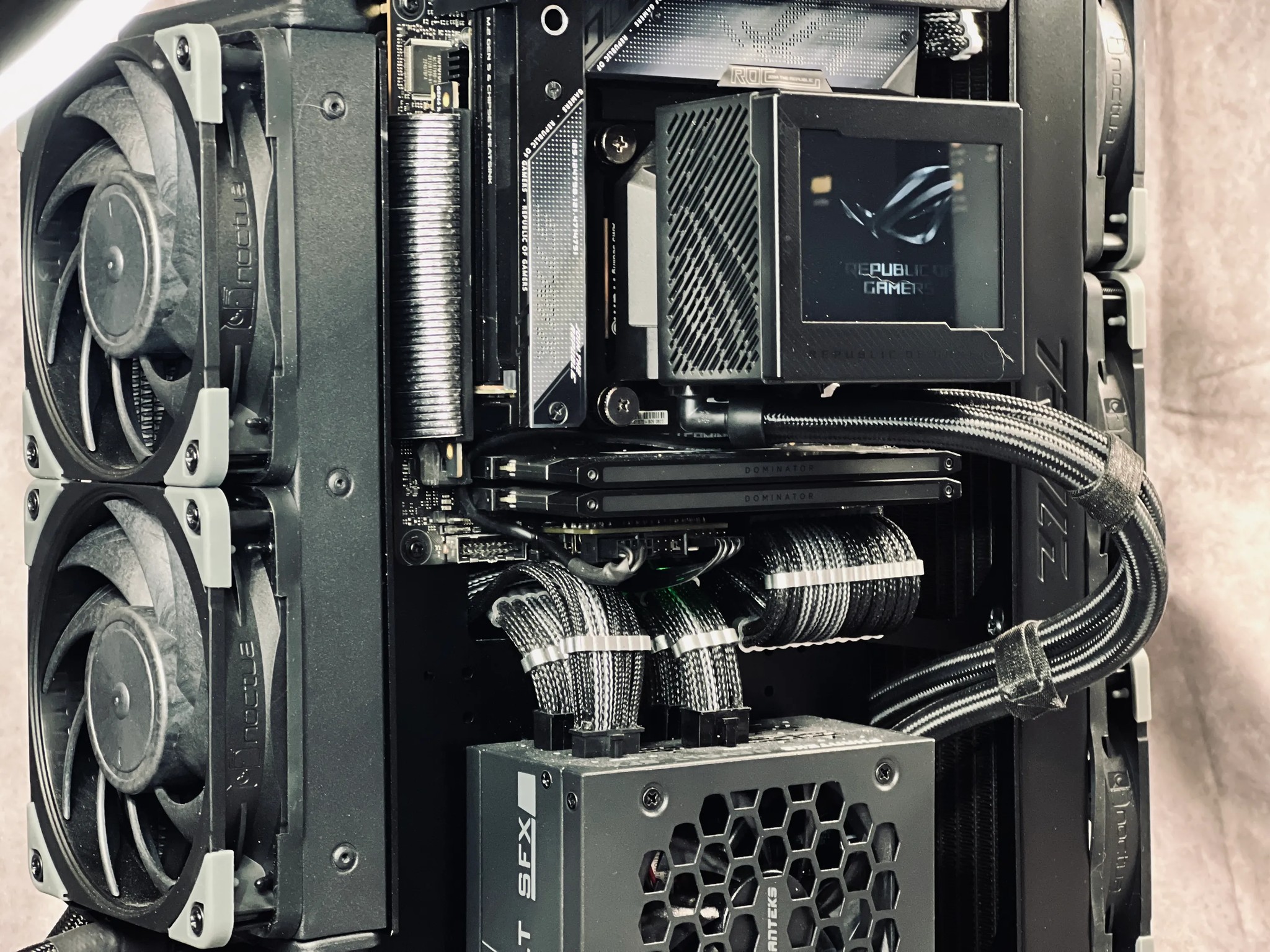 High-end Gaming PC in the Xproto-L - 7800X3D, RTX 4090, 64GB Dom. Titanium DDR5, Dual AIO Cooling