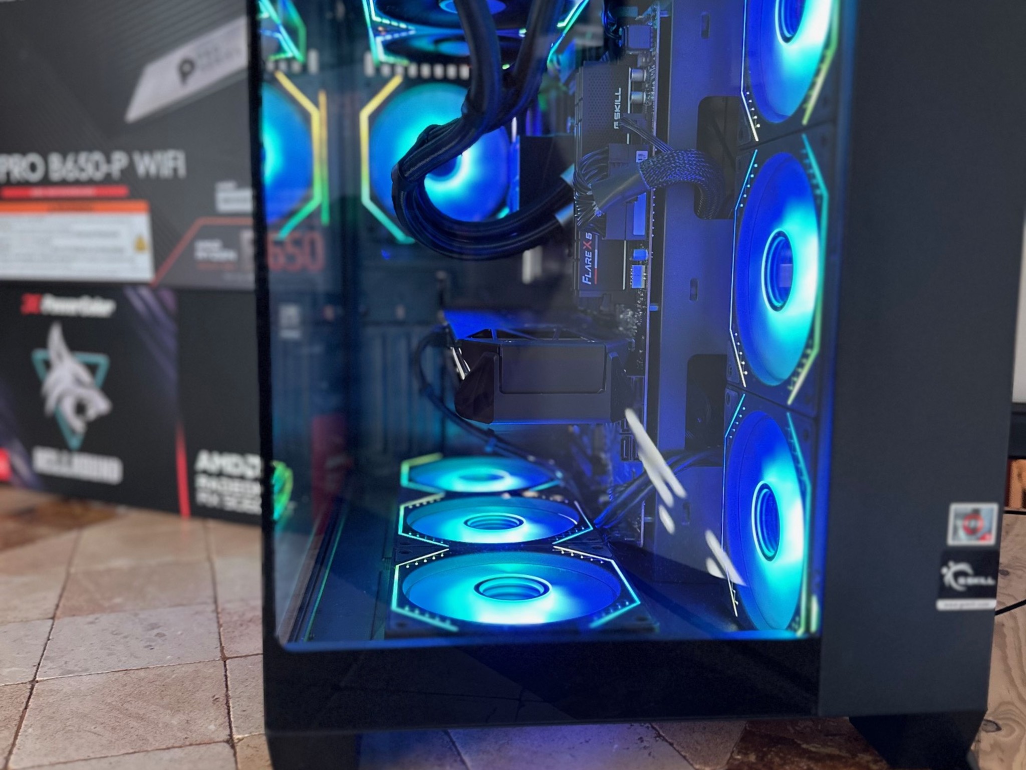 Ryzen 5 7600X / RX 9060XT 16GB, 500GB & 1TB M.2 SSD, Mid-Tower Gaming PC