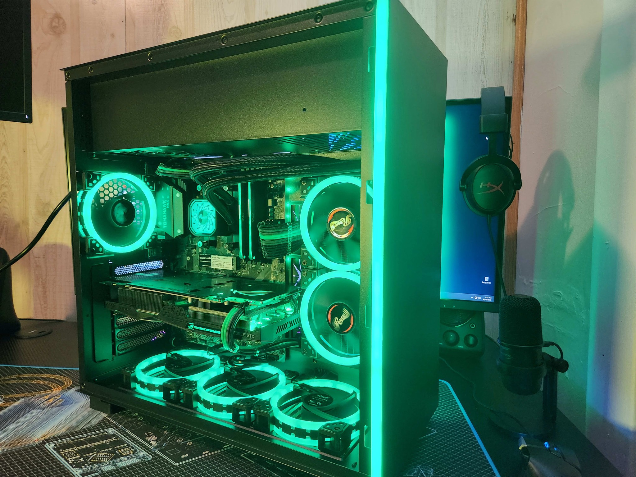 Custom 2700X | GTX 1070ti | 16GB 3600 MHz | 1TB NVME SSD Gaming PC
