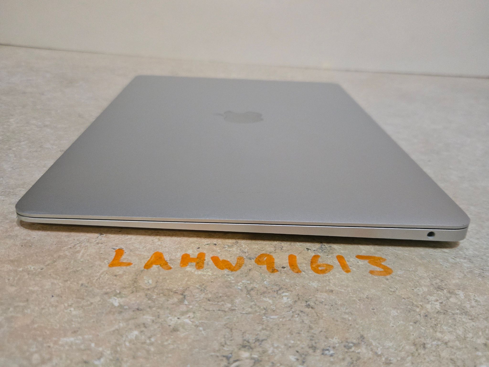 Apple Macbook Air 13 Inch Laptop - 2020 - intel i3 - 256GB SSD