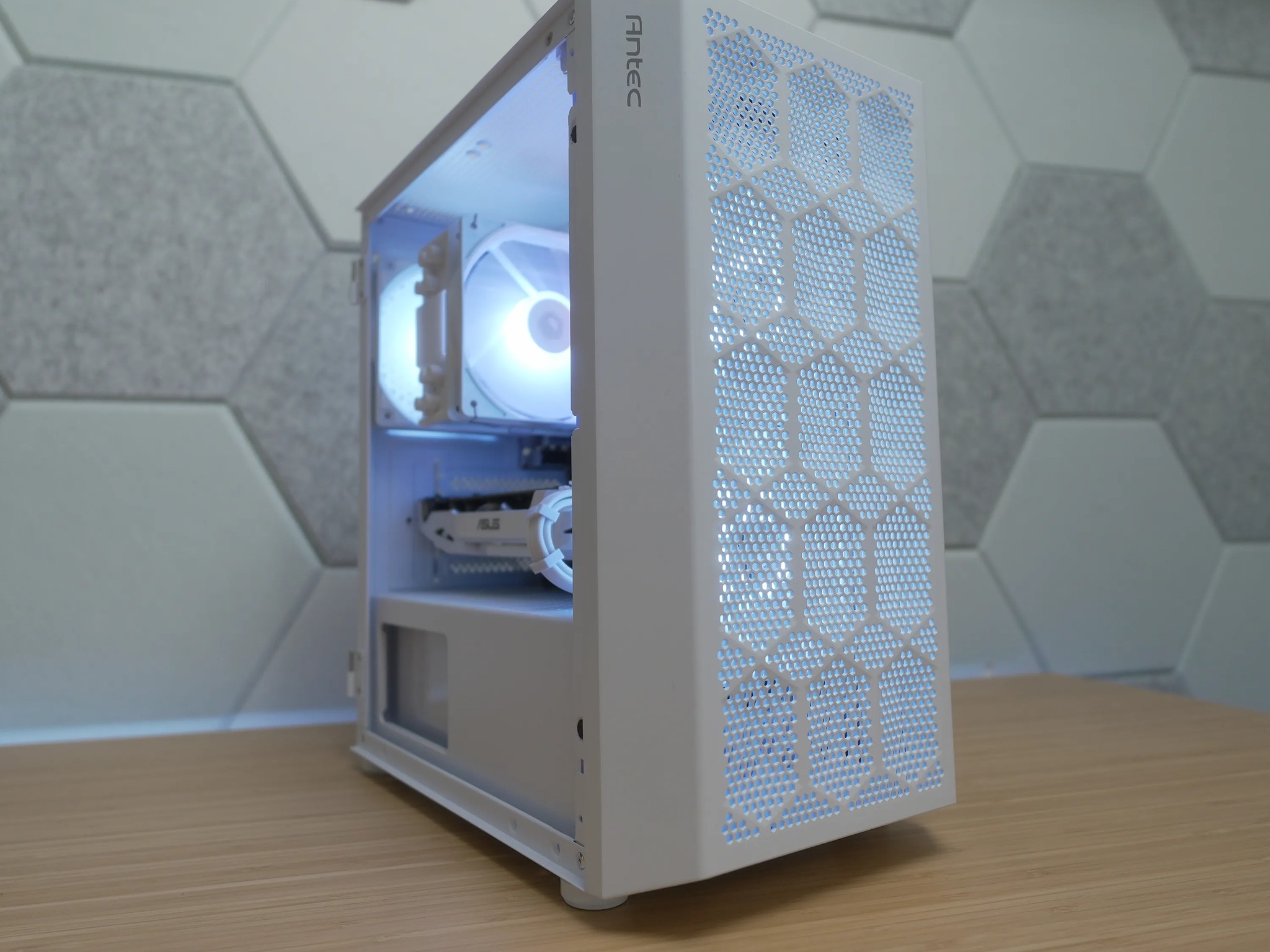 White Gaming PC (Ryzen 7 + Gtx 1070