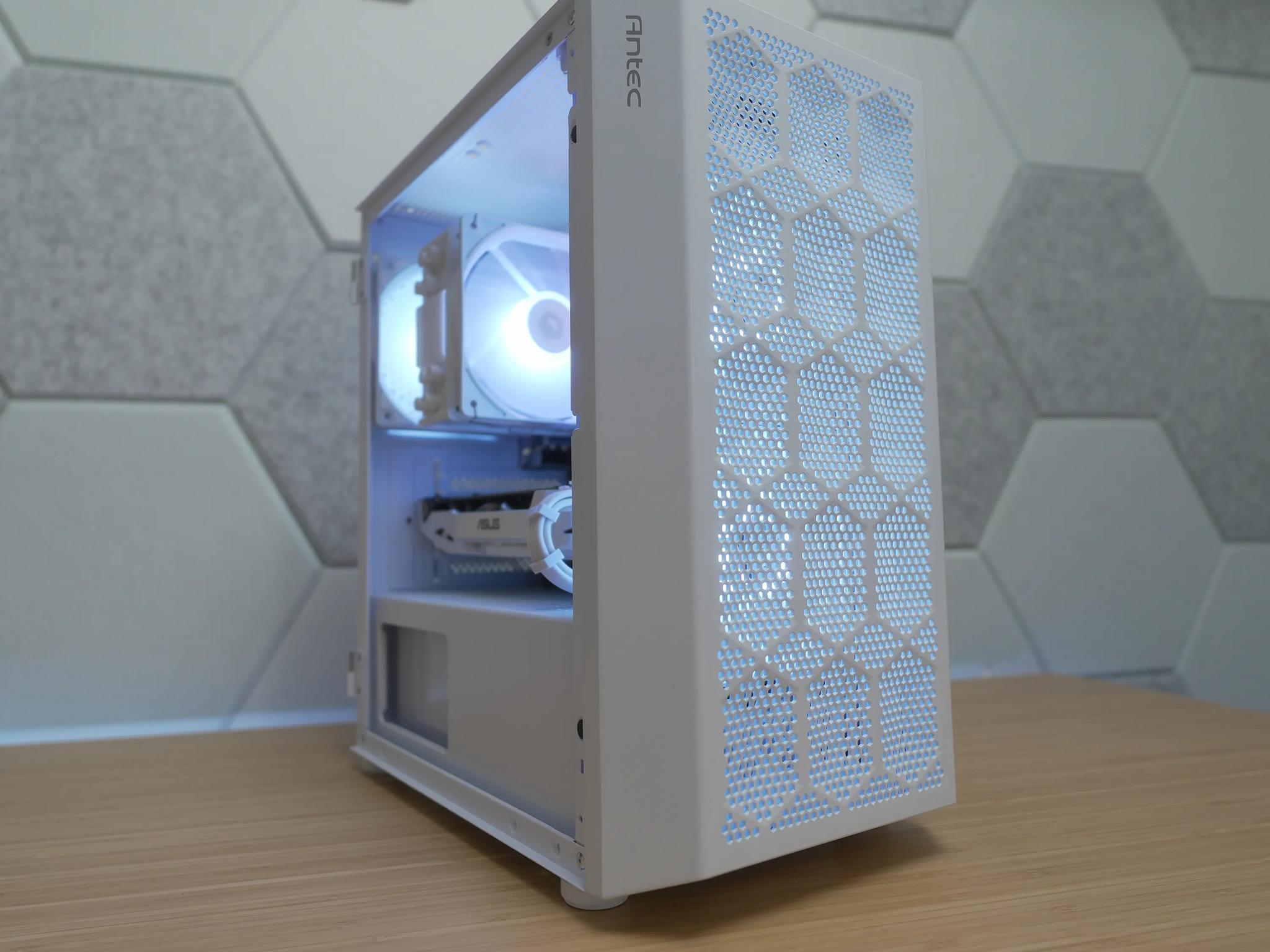 White Gaming PC (Ryzen 7 + Gtx 1070