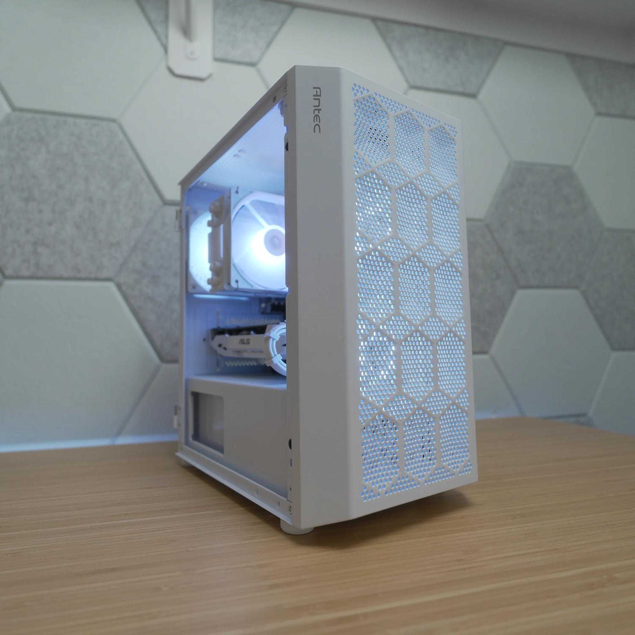 White Gaming PC (Ryzen 7 + Gtx 1070