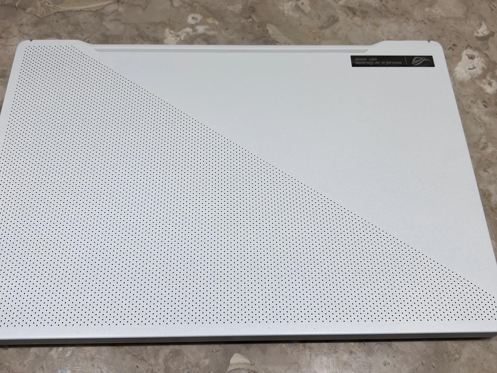 ASUS ROG Zephyrus G14 RTX 2060 Ryzen 9-4900HS 24GB 1TB SSD FullHD 120Hz