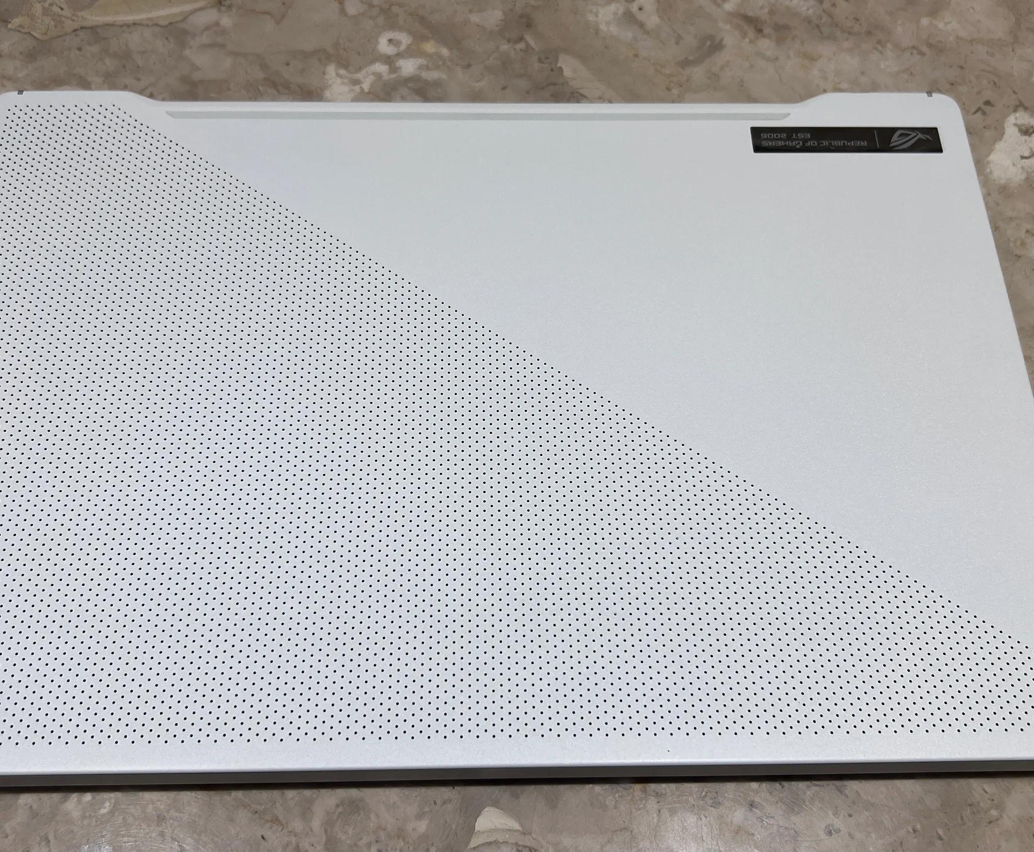 ASUS ROG Zephyrus G14 RTX 2060 Ryzen 9-4900HS 24GB 1TB SSD FullHD 120Hz