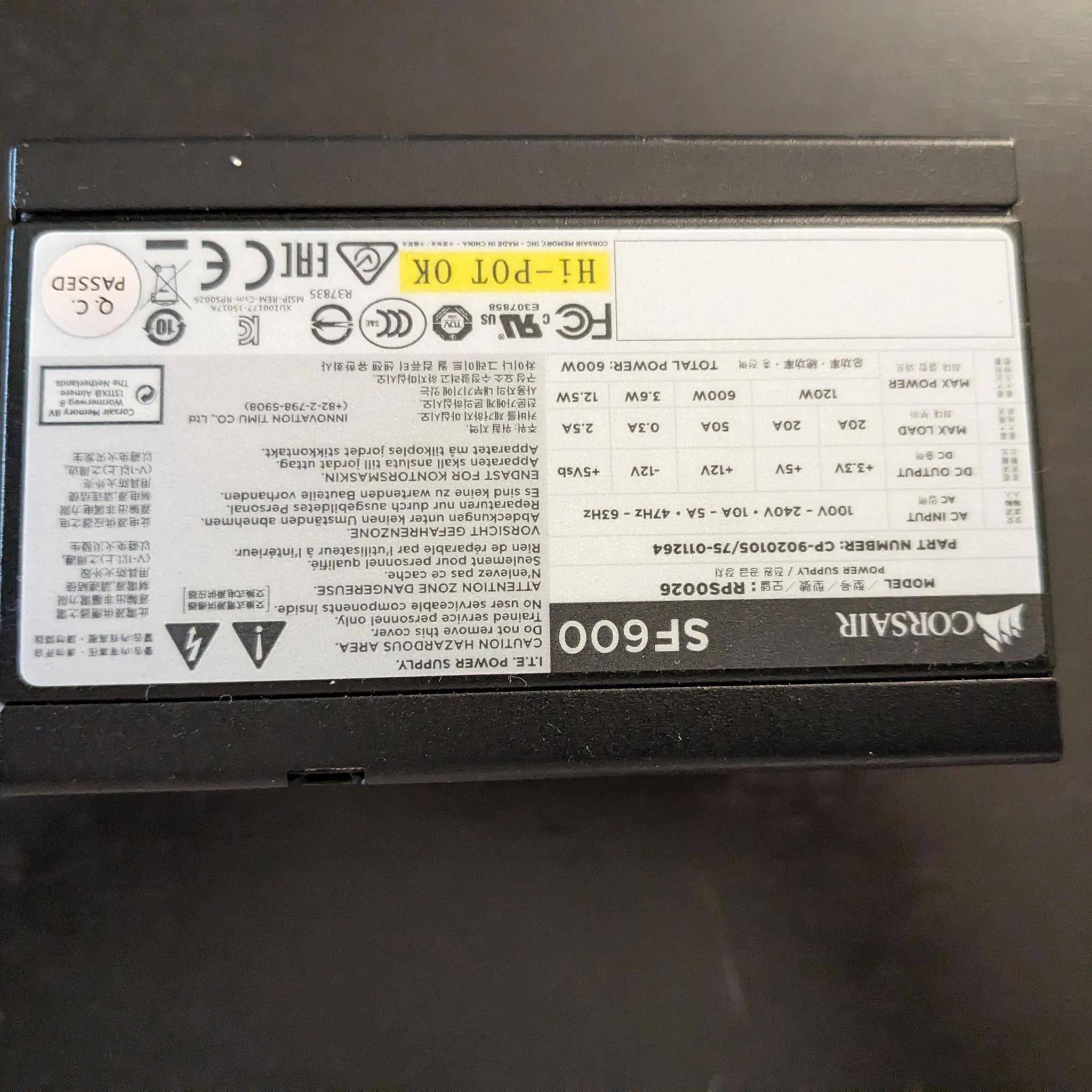 Modular 600-Watt Small Form Factor Power Supply Corsair SF600 80 PLUS® Gold Certified