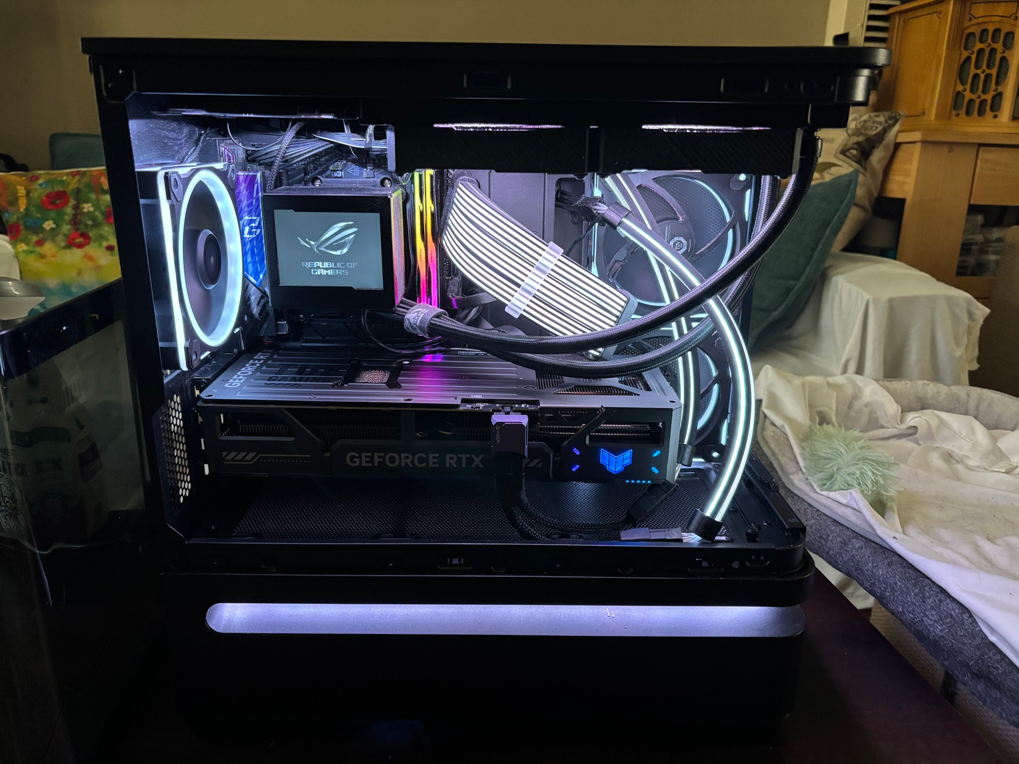 AMD Ryzen 5 9600X l GeForce RTX 5070 12gb l G.Skill Trident Z5 Neo 32GB DDR5 l 2 TB storage