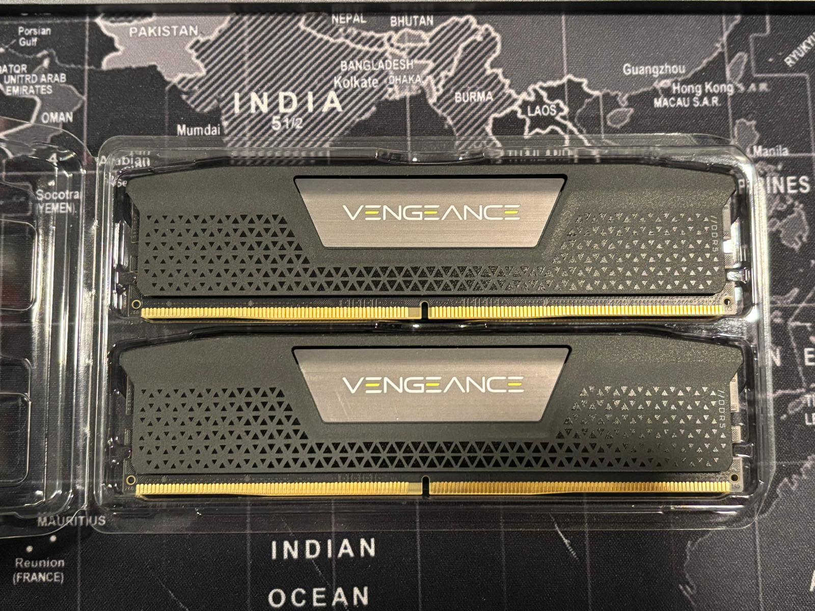 CORSAIR VENGEANCE DDR5 RAM 32GB (2x16GB) 5200MHz Intel XMP - Black (CMK32GX5M2B5200C40)