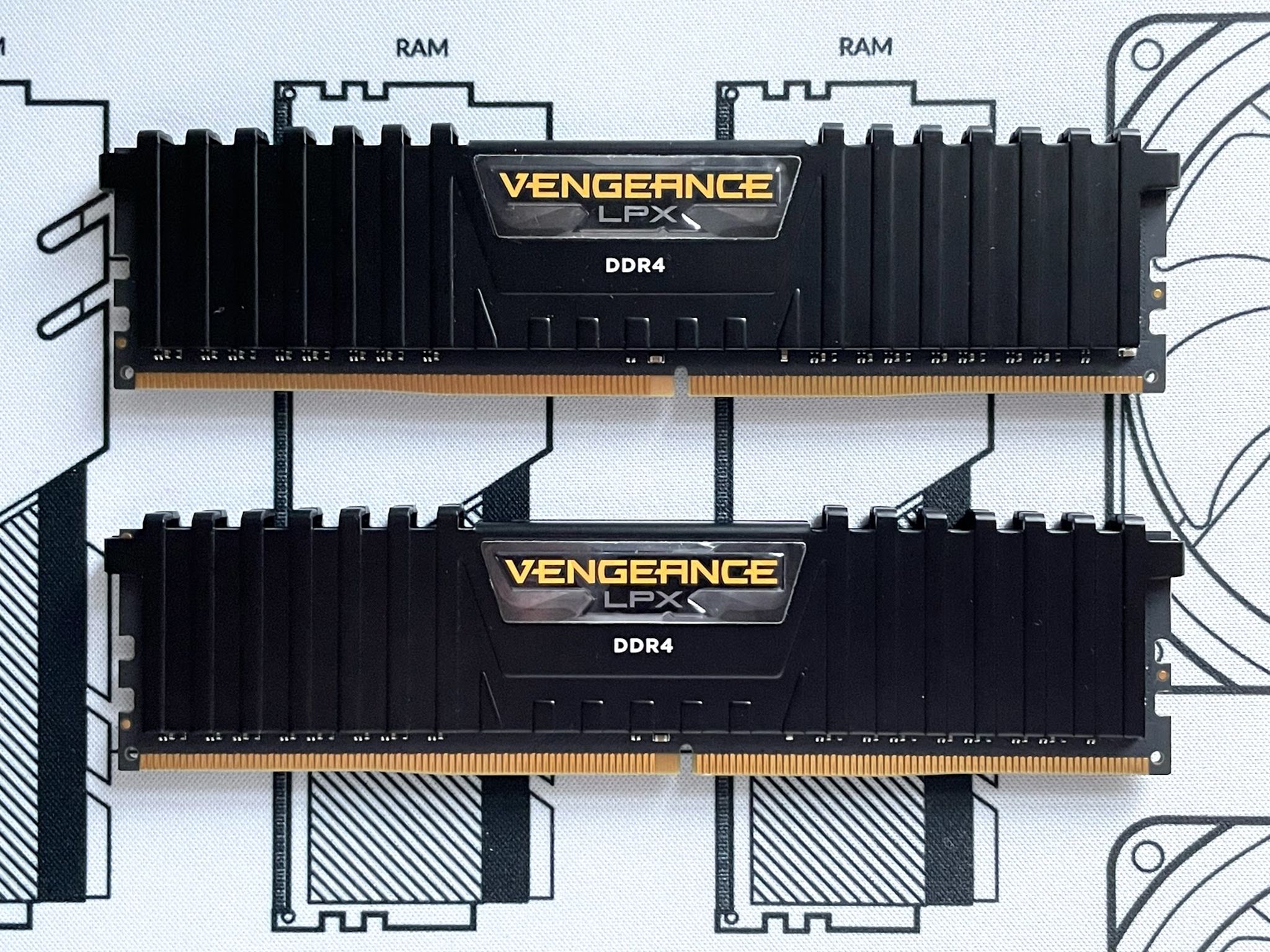 Corsair Vengeance LPX 16GB (2x8GB) 3200 MHz DDR4 CL16-20-20-38 (CMK16GX4M2E) RAM Memory