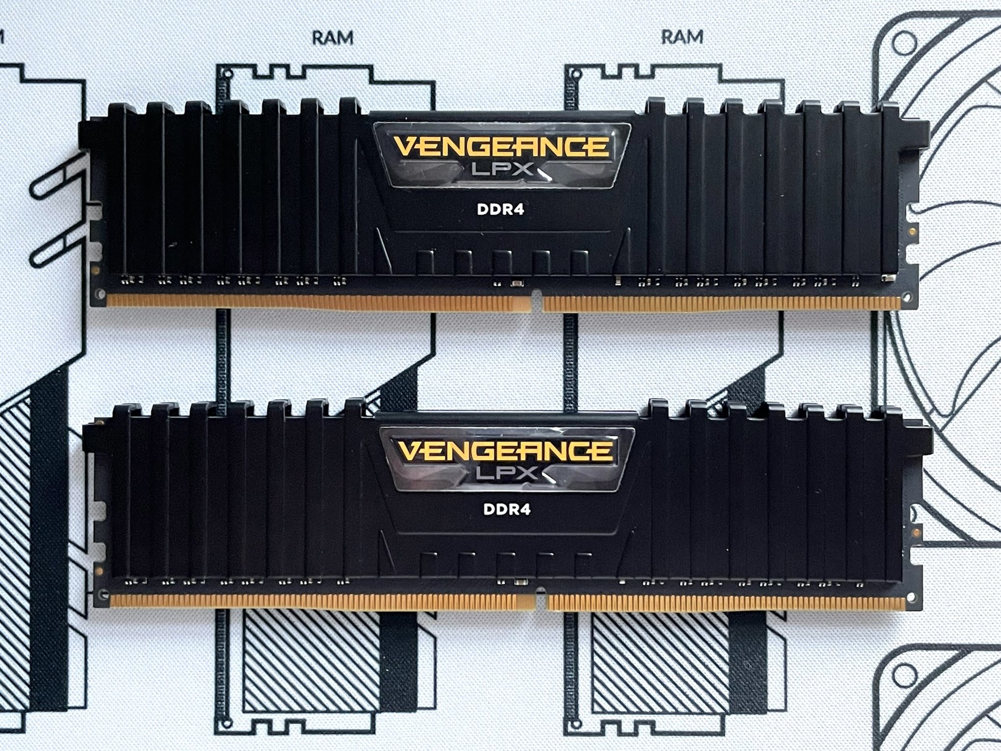 Corsair Vengeance LPX 16GB (2x8GB) 3200 MHz DDR4 CL16-20-20-38 (CMK16GX4M2E) RAM Memory