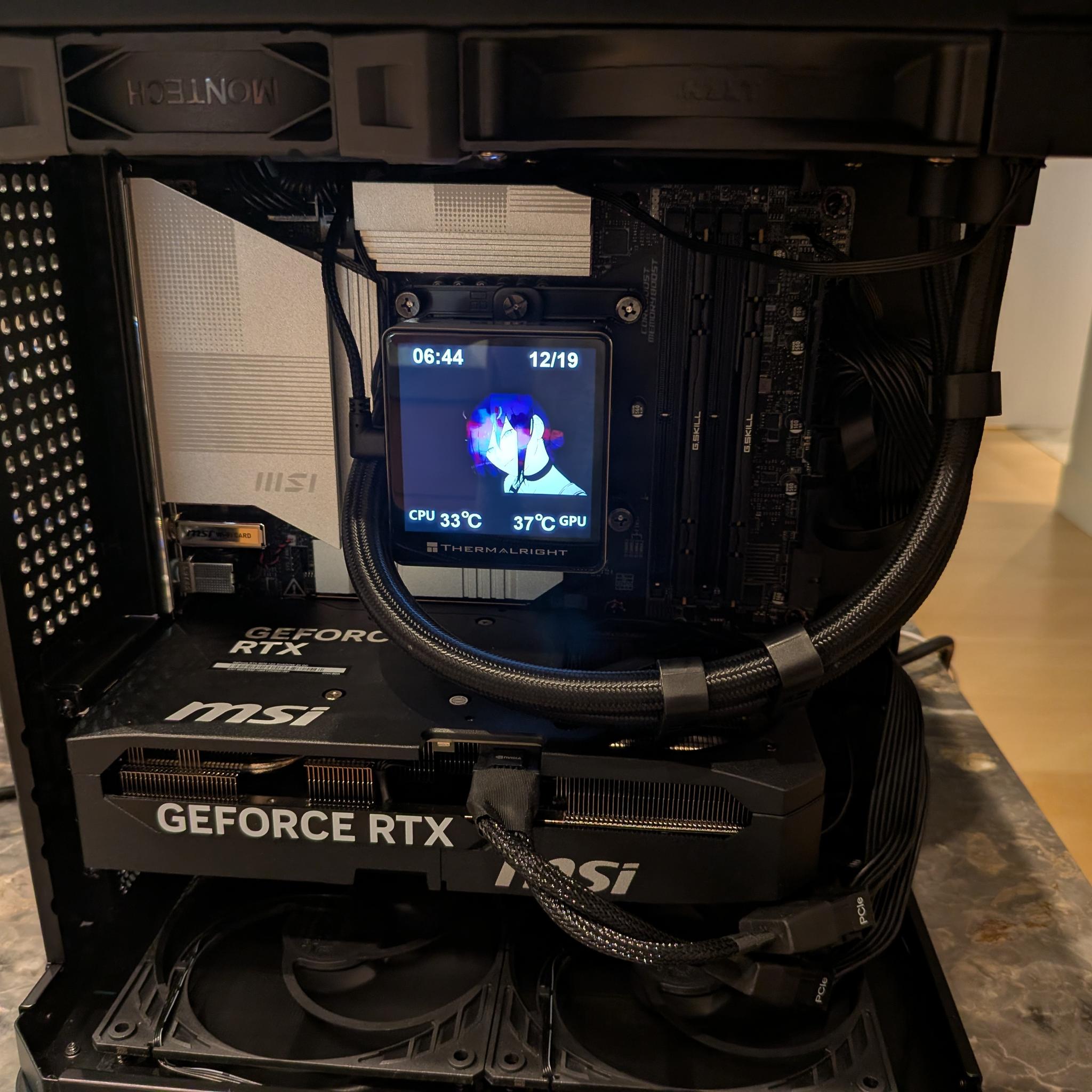 Bomb Devil Blackout - RTX 5070, Intel Core Ultra 7 265K, 32 GB DDR5, 2 TB Gen 5 NVME, Liquid Cooled