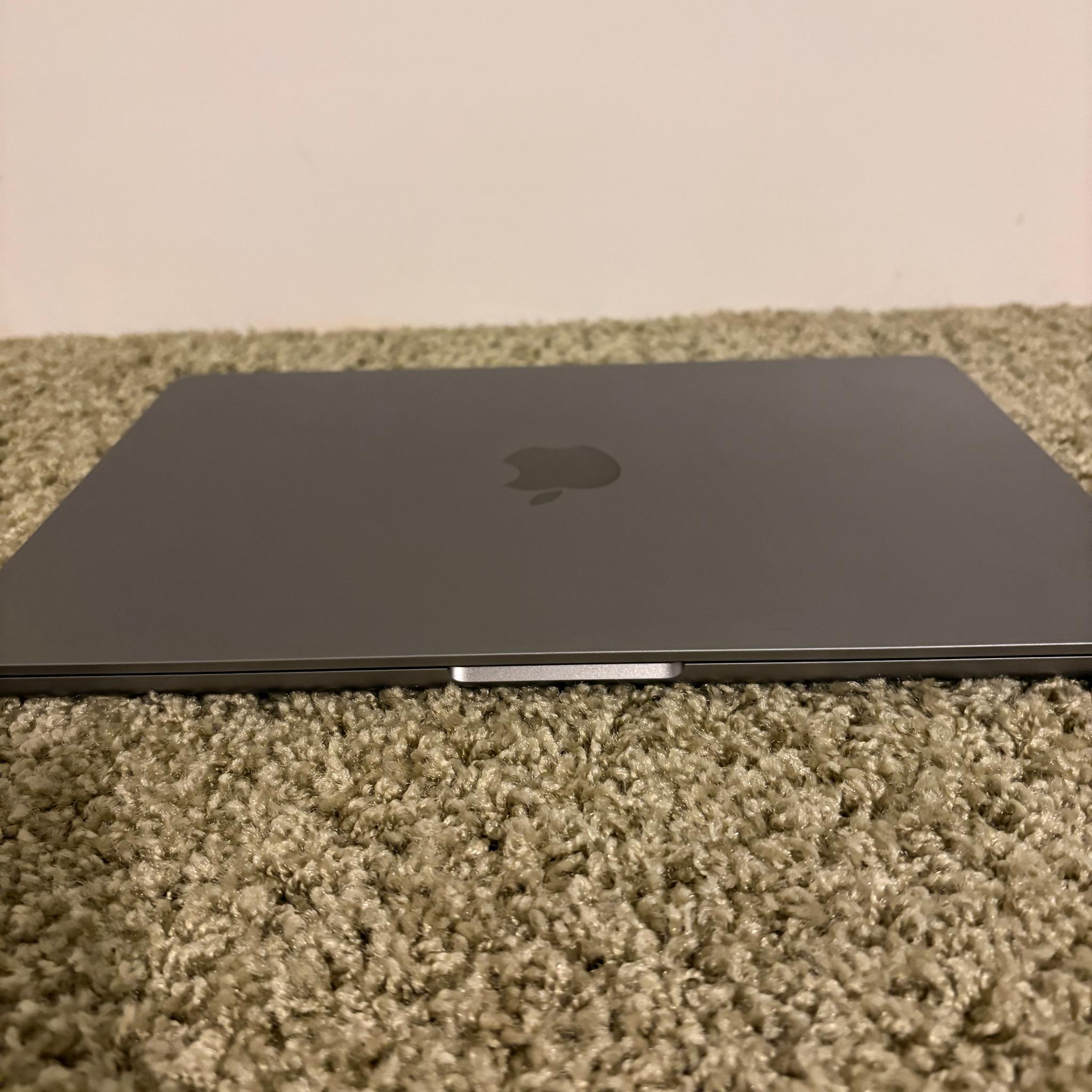 MacBook Air 13 Inch 2024 M3 Chip, 24gb Ram, 512gb ssd