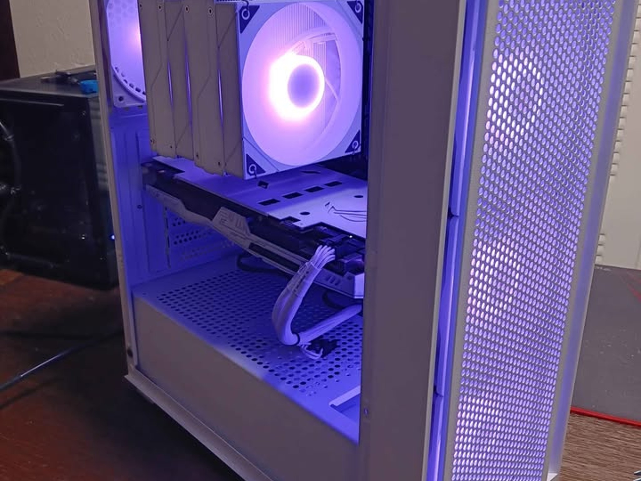White Gaming PC | Ryzen 5 3500 | NVIDIA GTX1070 | 32GB DDR4 RAM | 2.25TB Storage | WIFI | WINDOWS 10