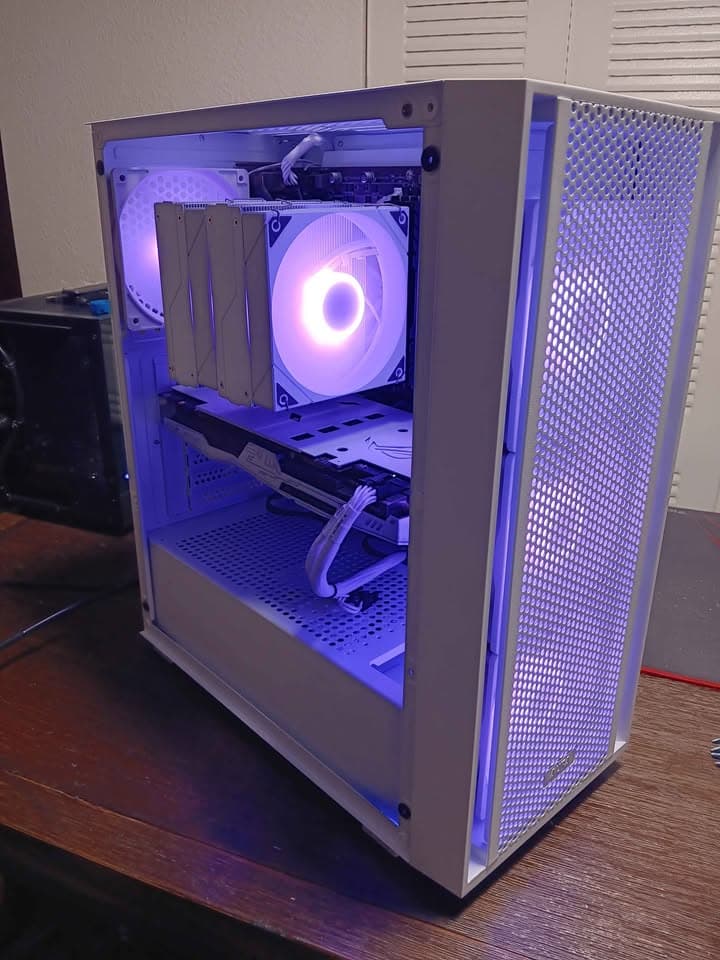 White Gaming PC | Ryzen 5 3500 | NVIDIA GTX1070 | 32GB DDR4 RAM | 2.25TB Storage | WIFI | WINDOWS 10