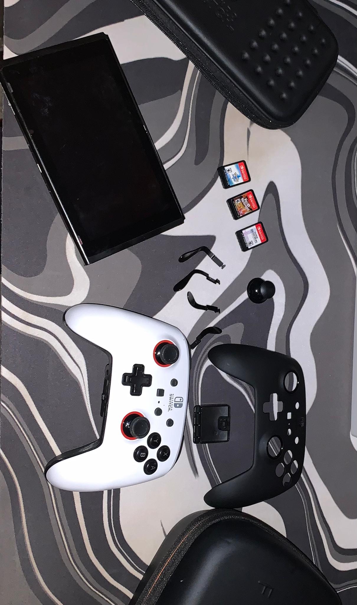 Nintendo switch bundle!!!! Comes with games and a Nintendo switch controller!!