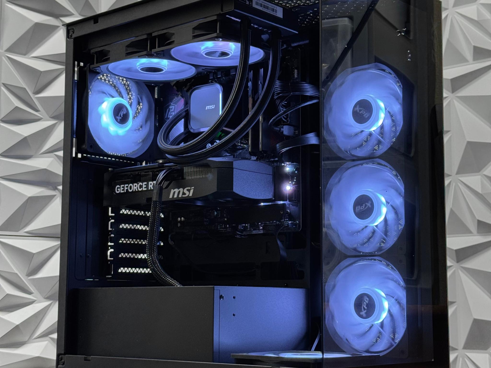 RTX 5070 / Ryzen 5 9600X / 32GB DDR5 Ram / 1TB Nvme ssd 4.0x4 / 750w 80 plus gold psu