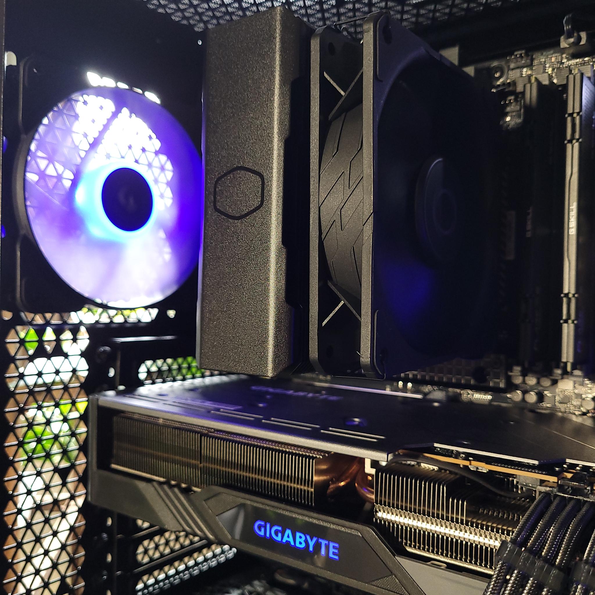 RYZEN 5 7600 | RX 7800XT | 32GB RAM | 2TB STORAGE | WINDOWS 11 ACTIVATED