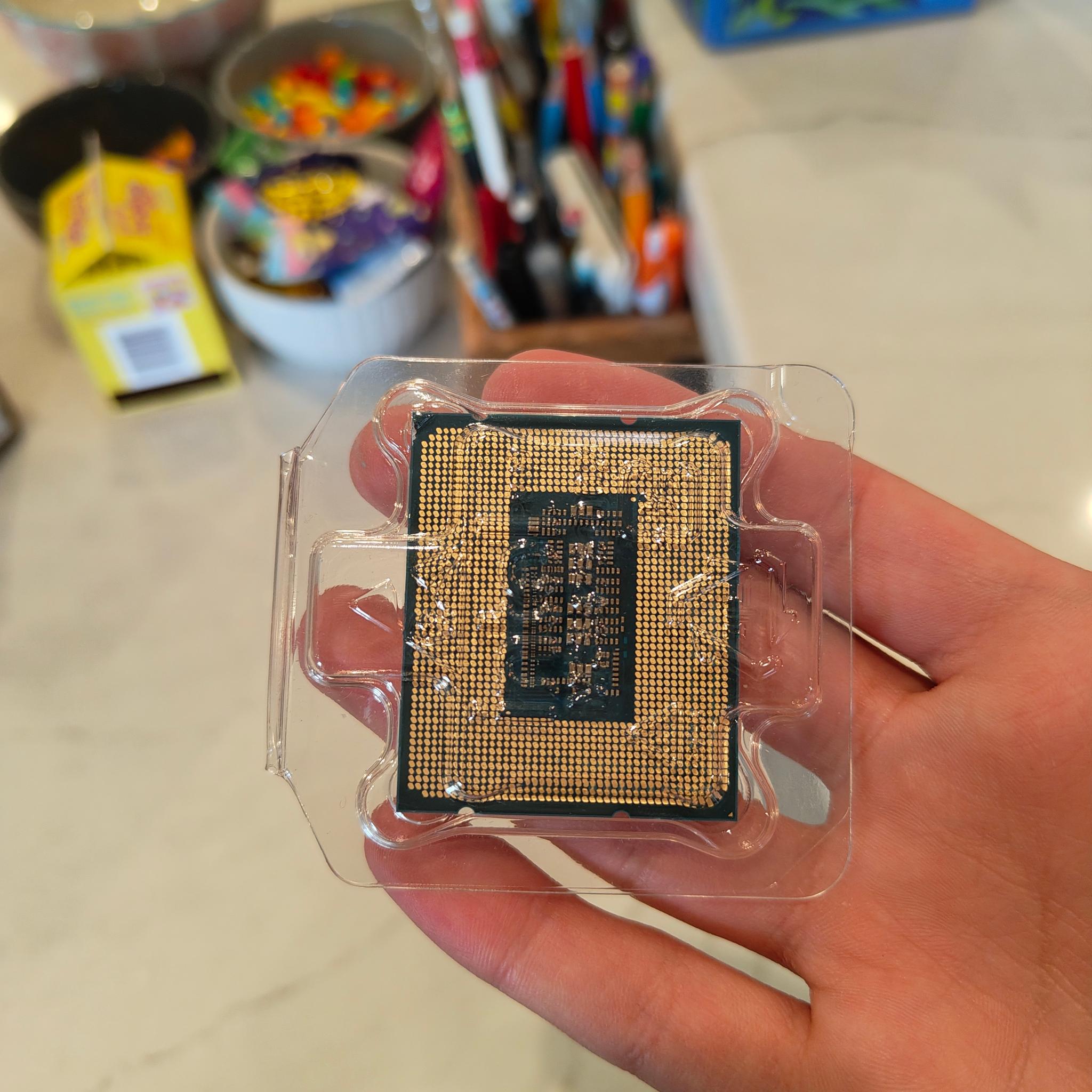 Intel Core i5-12400F (6 Cores, 12 Threads, 4.4Ghz Turbo)