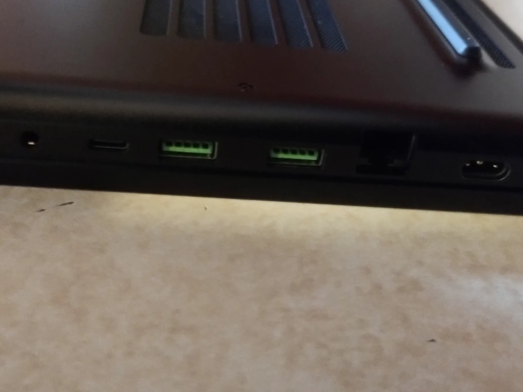 Razer Blade 18 240Hz QHD+ i9-13950HX 16GB RAM 1TB SSD RTX 4060