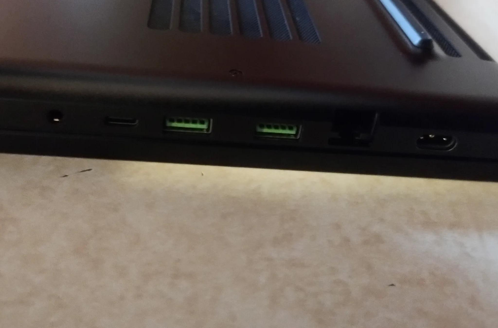 Razer Blade 18 240Hz QHD+ i9-13950HX 16GB RAM 1TB SSD RTX 4060