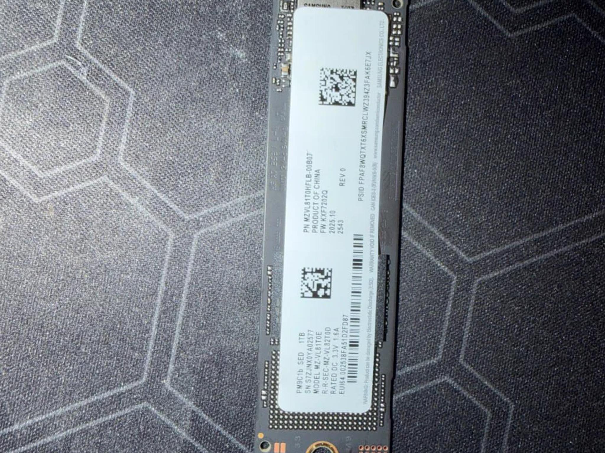 Samsung MZVL81T0HFLB 1TB NVMe SSD