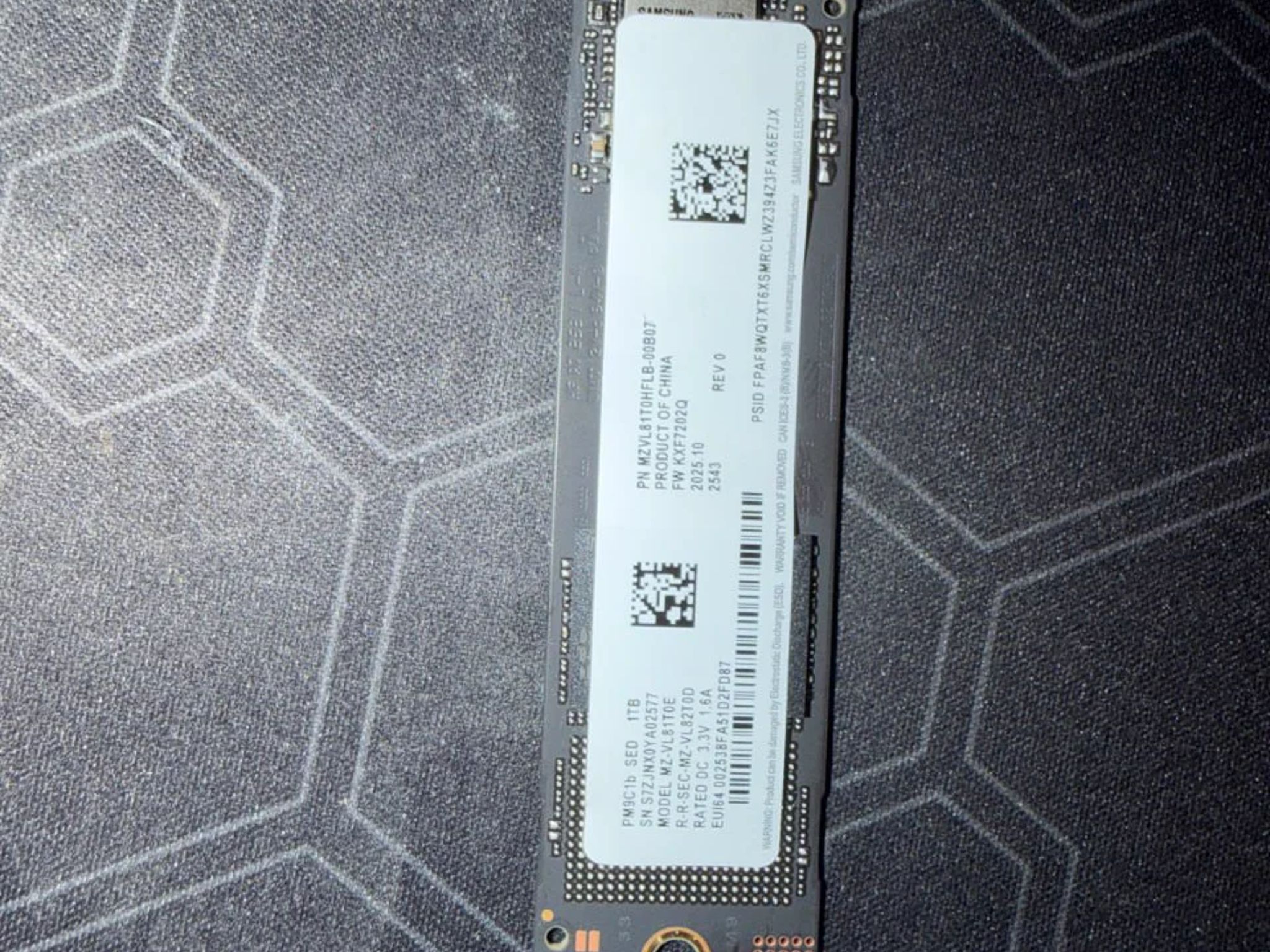 Samsung MZVL81T0HFLB 1TB NVMe SSD