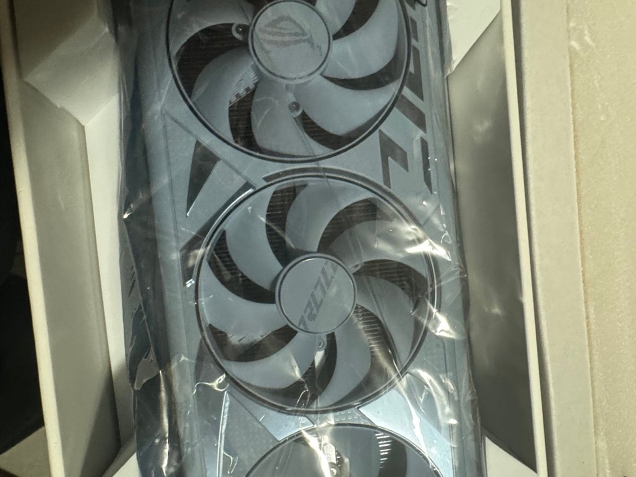 ❄️ WHITE ASUS ROG STRIX 4090 ❄️ ⚠️ HARD TO FIND GPU ⚠️