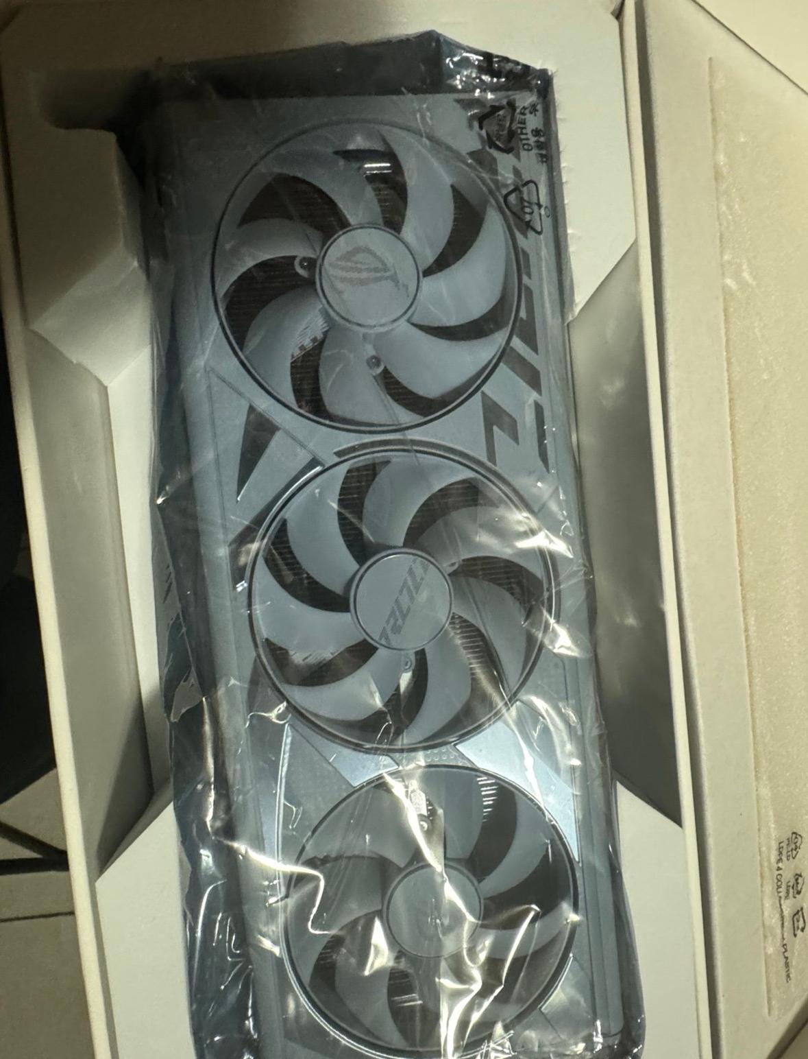 ❄️ WHITE ASUS ROG STRIX 4090 ❄️ ⚠️ HARD TO FIND GPU ⚠️