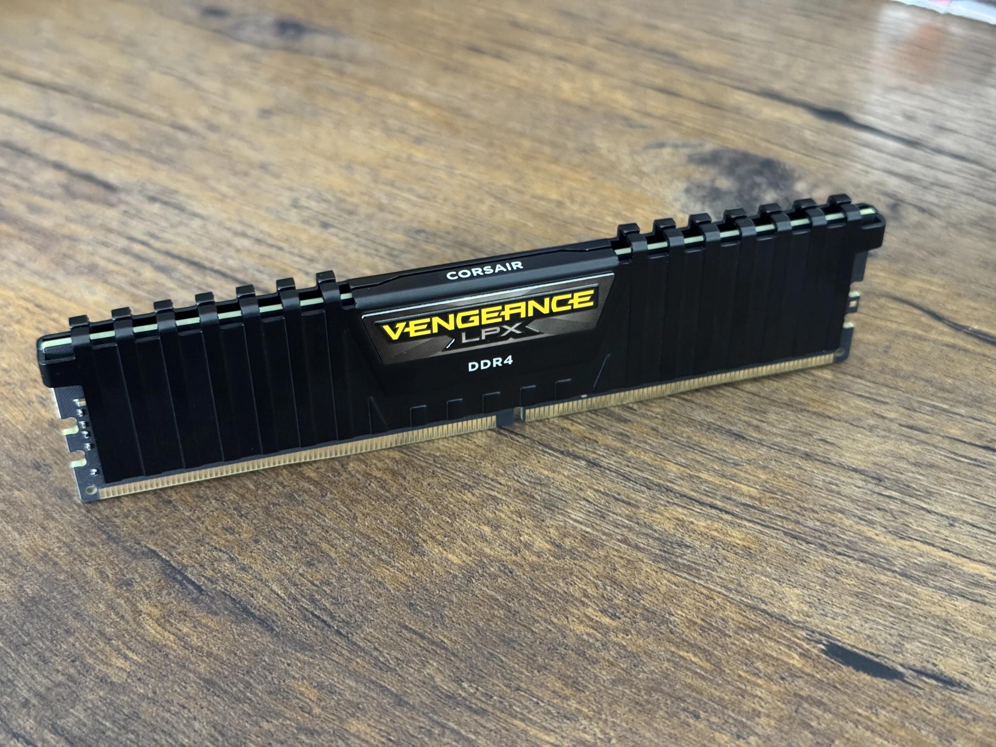 CORSAIR VENGEANCE LPX DDR4 RAM 32GB (2x16GB) 3200MHz (CMK32GX4M2E3200C16)