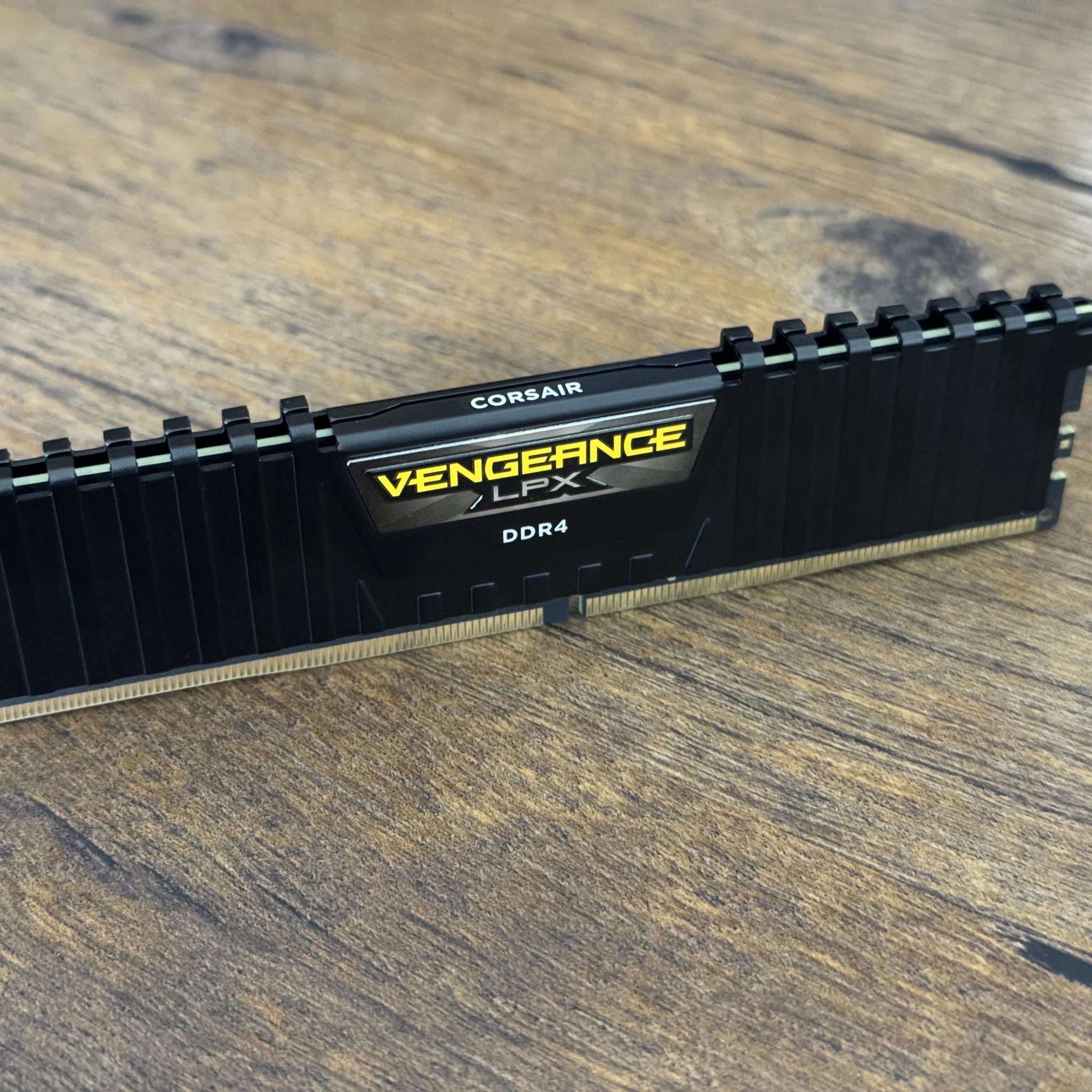 CORSAIR VENGEANCE LPX DDR4 RAM 32GB (2x16GB) 3200MHz (CMK32GX4M2E3200C16)