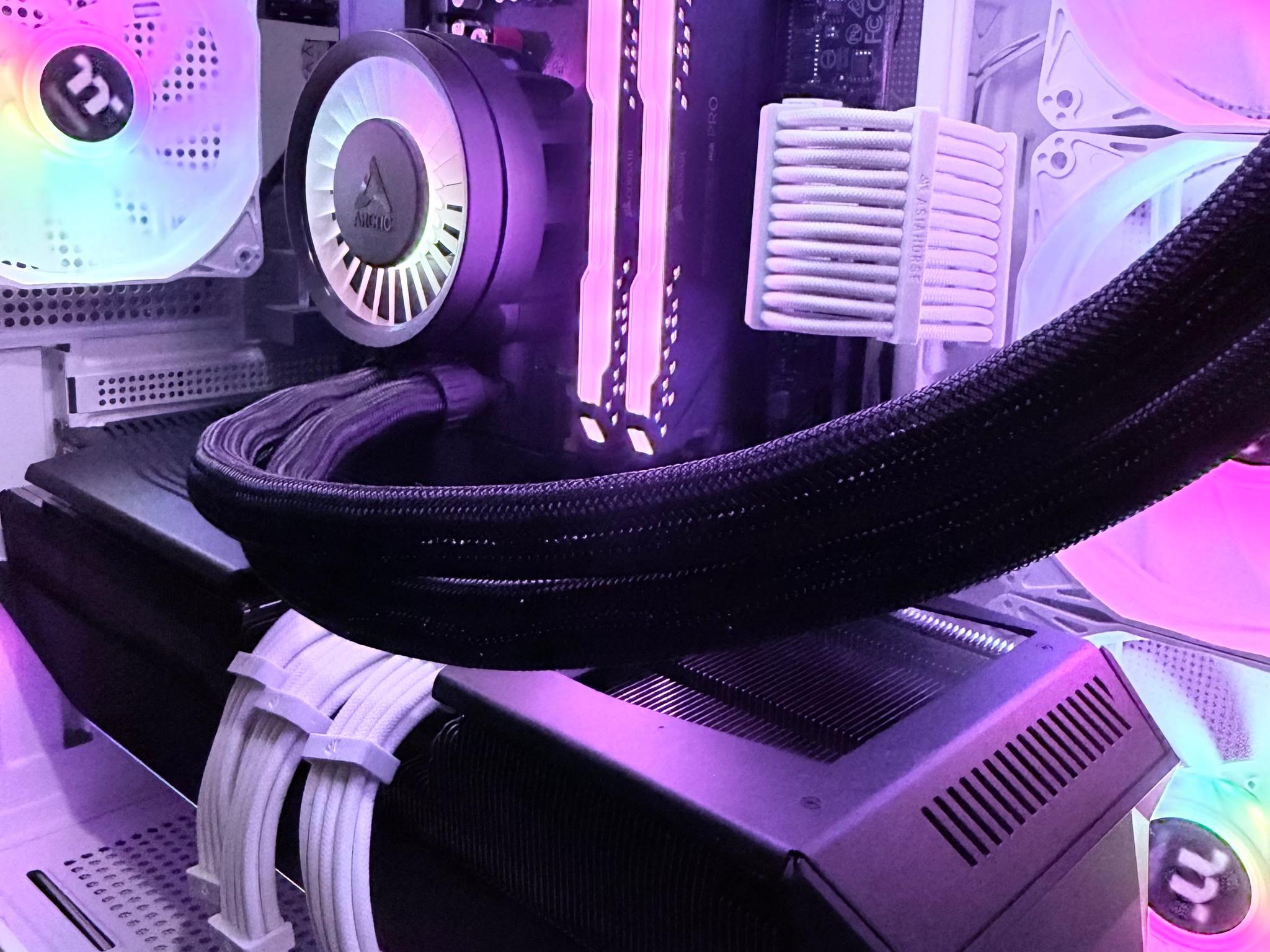 ❄️"Arctic Aurora"🌈 | 4K Gaming | RX 9070XT 16GB | Ryzen 7 5800X3D | 32GB Ram | 2TB+2GB SSD
