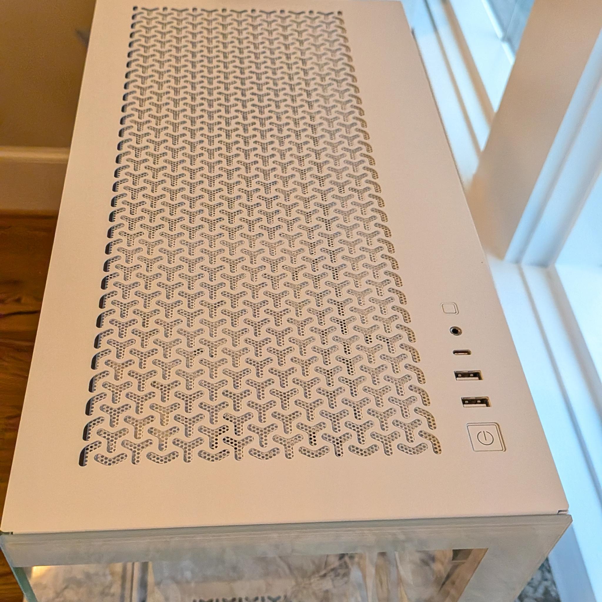 Pristine All-White Gaming PC | i7-14700K | RTX 5060 Ti | 32GB DDR5