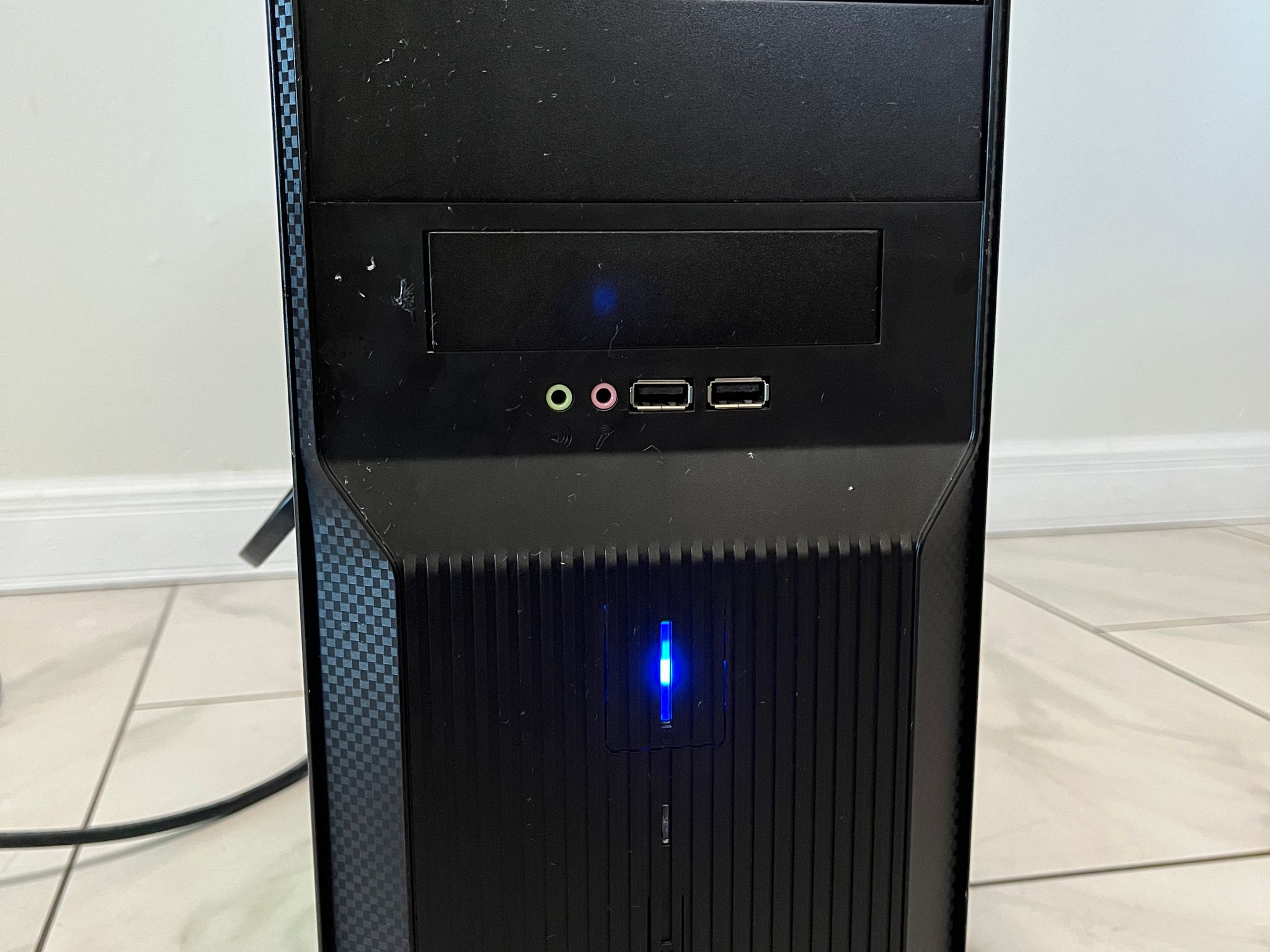 NVIDIA RTX 3050, Intel i7-7700, 16GB RAM, 500GB SSD - Gaming PC w/Wi-Fi, BT